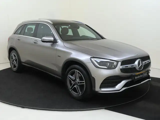 Mercedes-Benz GLC view 2