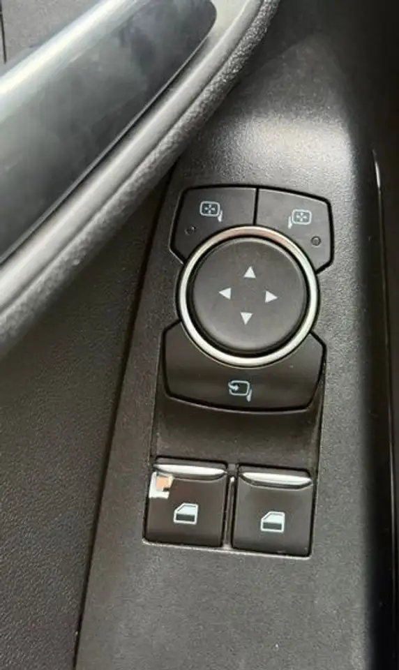 Ford Fiesta 3 portes — photo 14