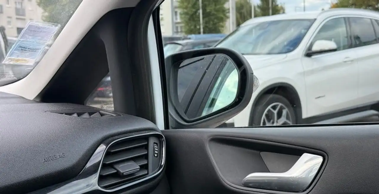 Ford Fiesta 3 portes — photo 11