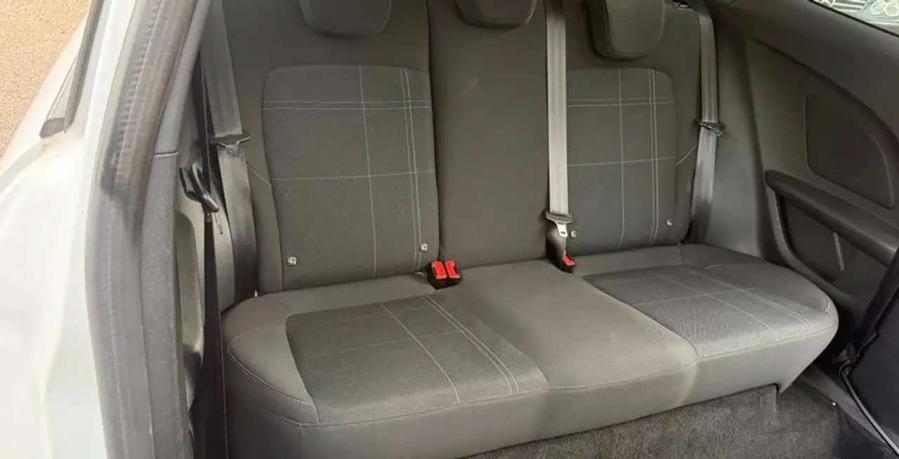 Ford Fiesta 3 portes — photo 8