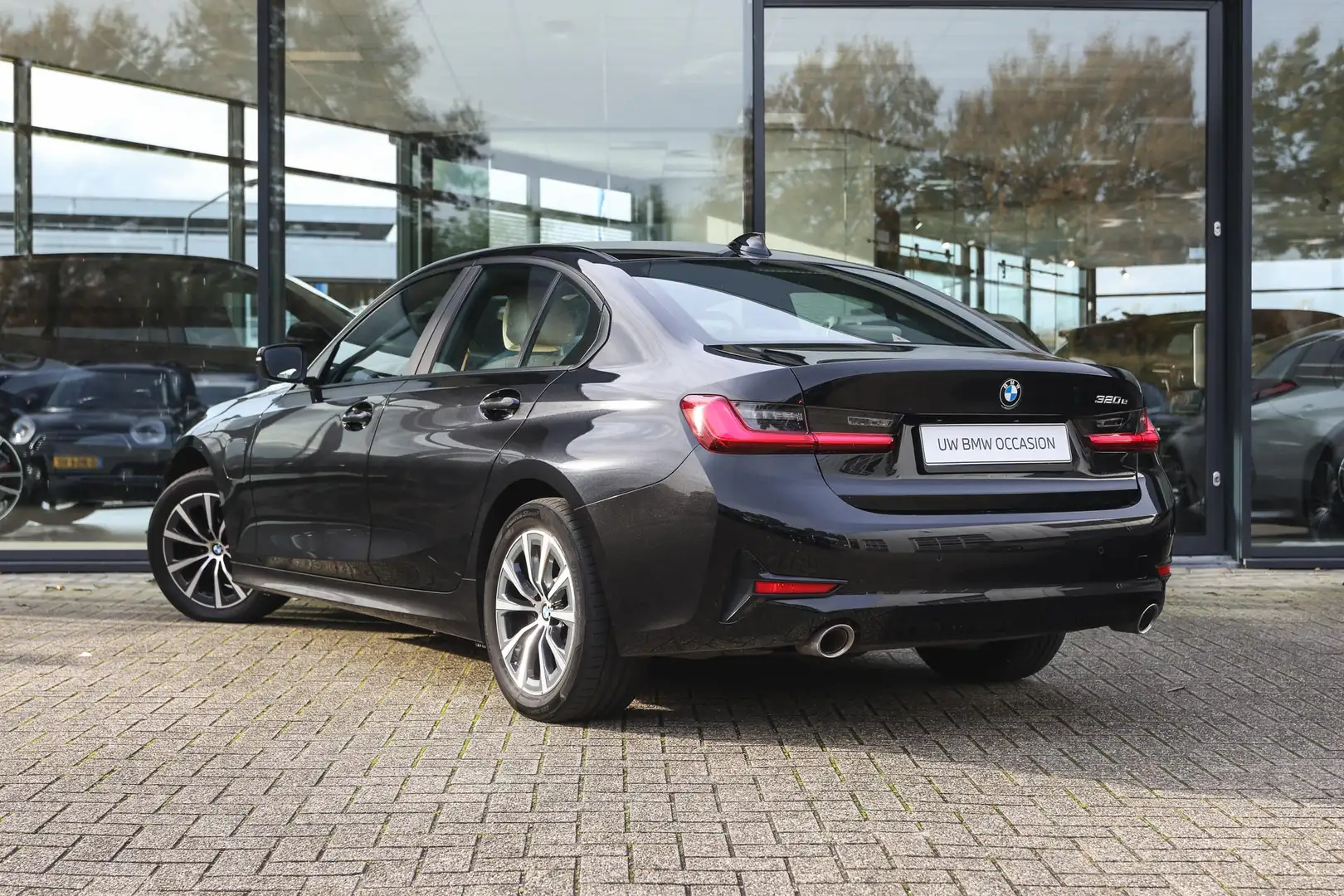 BMW 320 3 Serie 320e High Executive M Sport Automaat / Liv Zwart - 2