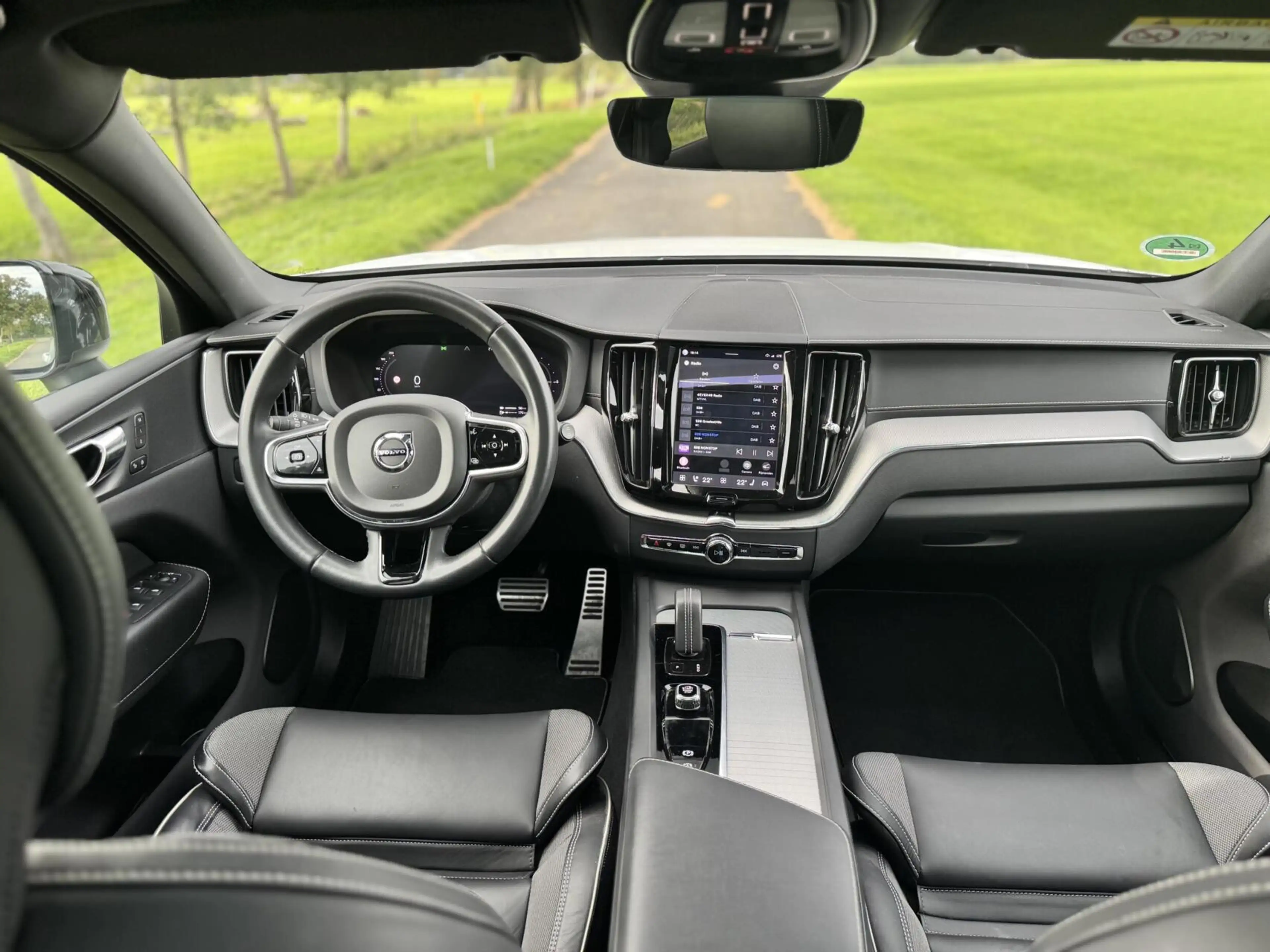 Volvo XC60 T6 Recharge R-Design|Pano|21”|ACC|Trekhaak|Memory| — photo 3