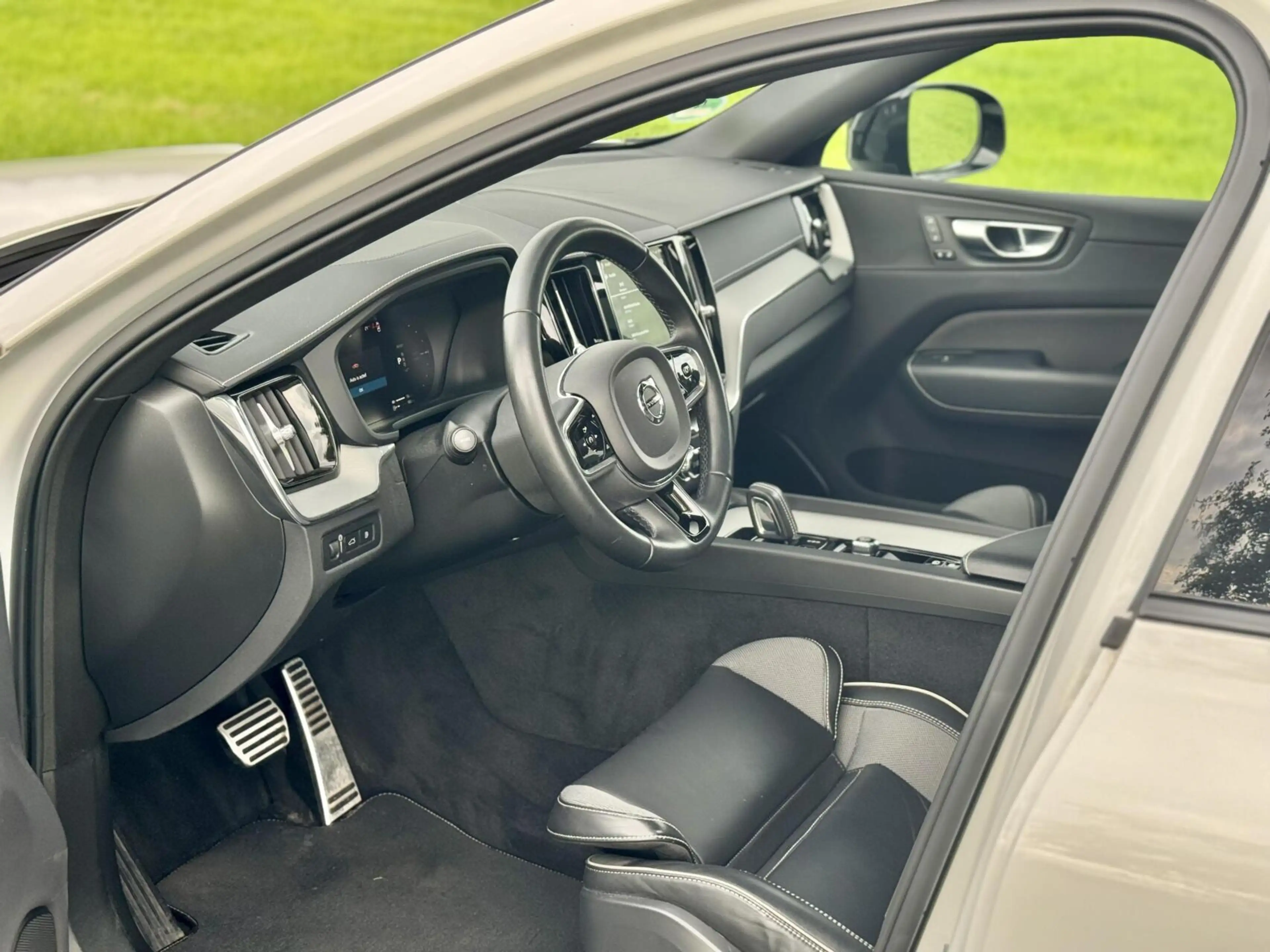Volvo XC60 T6 Recharge R-Design|Pano|21”|ACC|Trekhaak|Memory| — photo 5