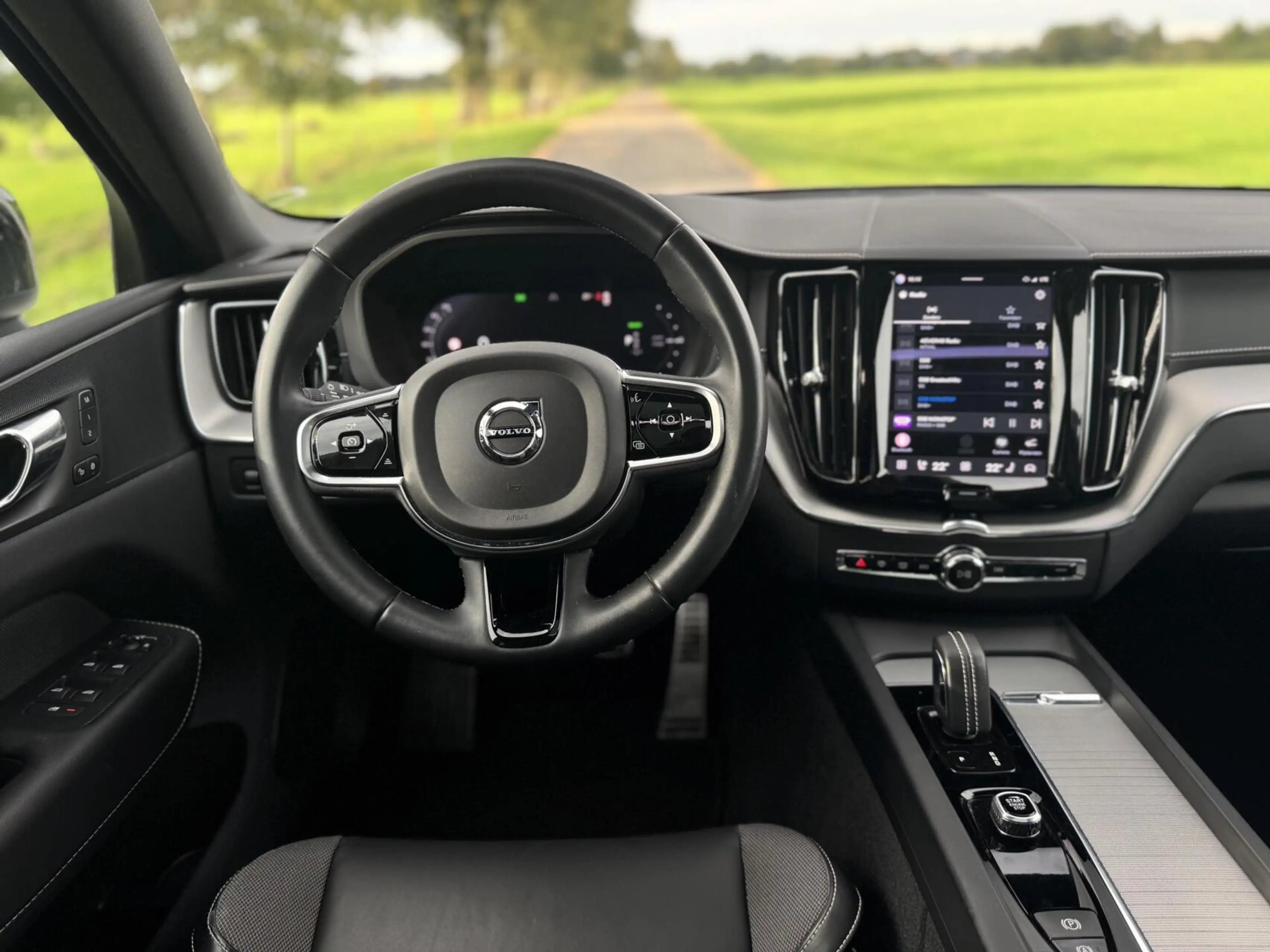 Volvo XC60 T6 Recharge R-Design|Pano|21”|ACC|Trekhaak|Memory| — photo 4