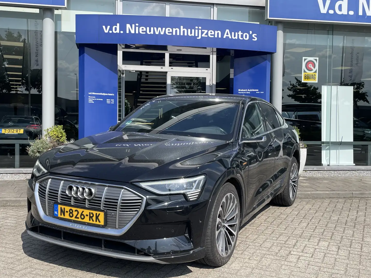 Audi e-tron Sportback 55 quattro Business edition Plus 95 kWh Zwart - 2