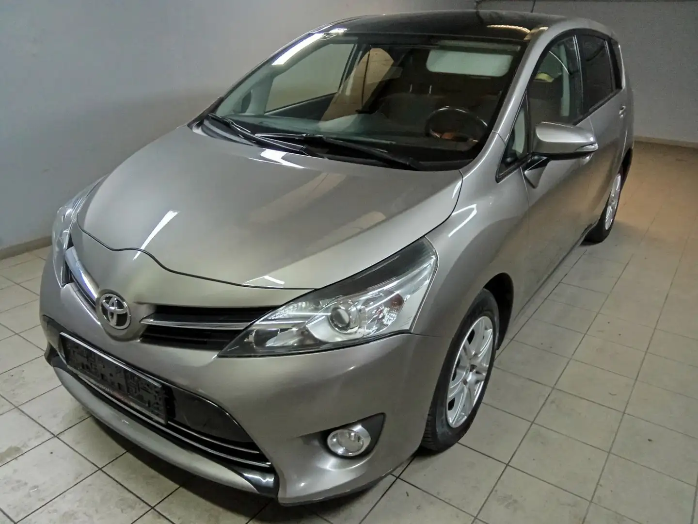 Toyota Verso Basis 1.6 D-4D Braun - 1