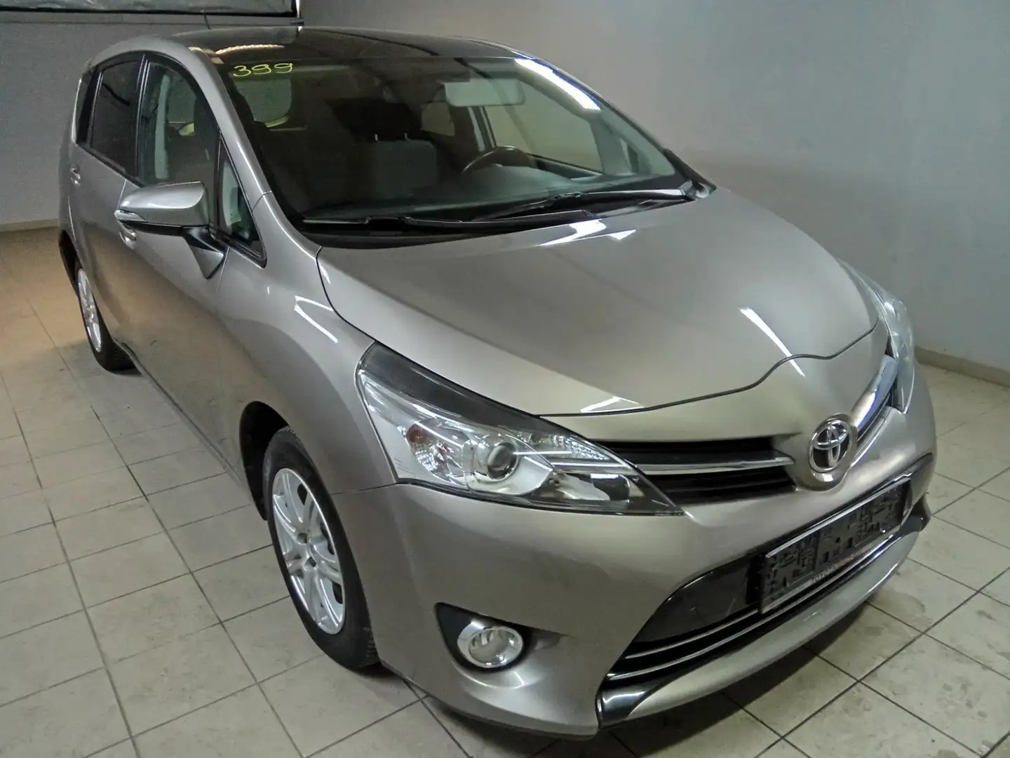 Toyota Verso Basis 1.6 D-4D Braun - 2