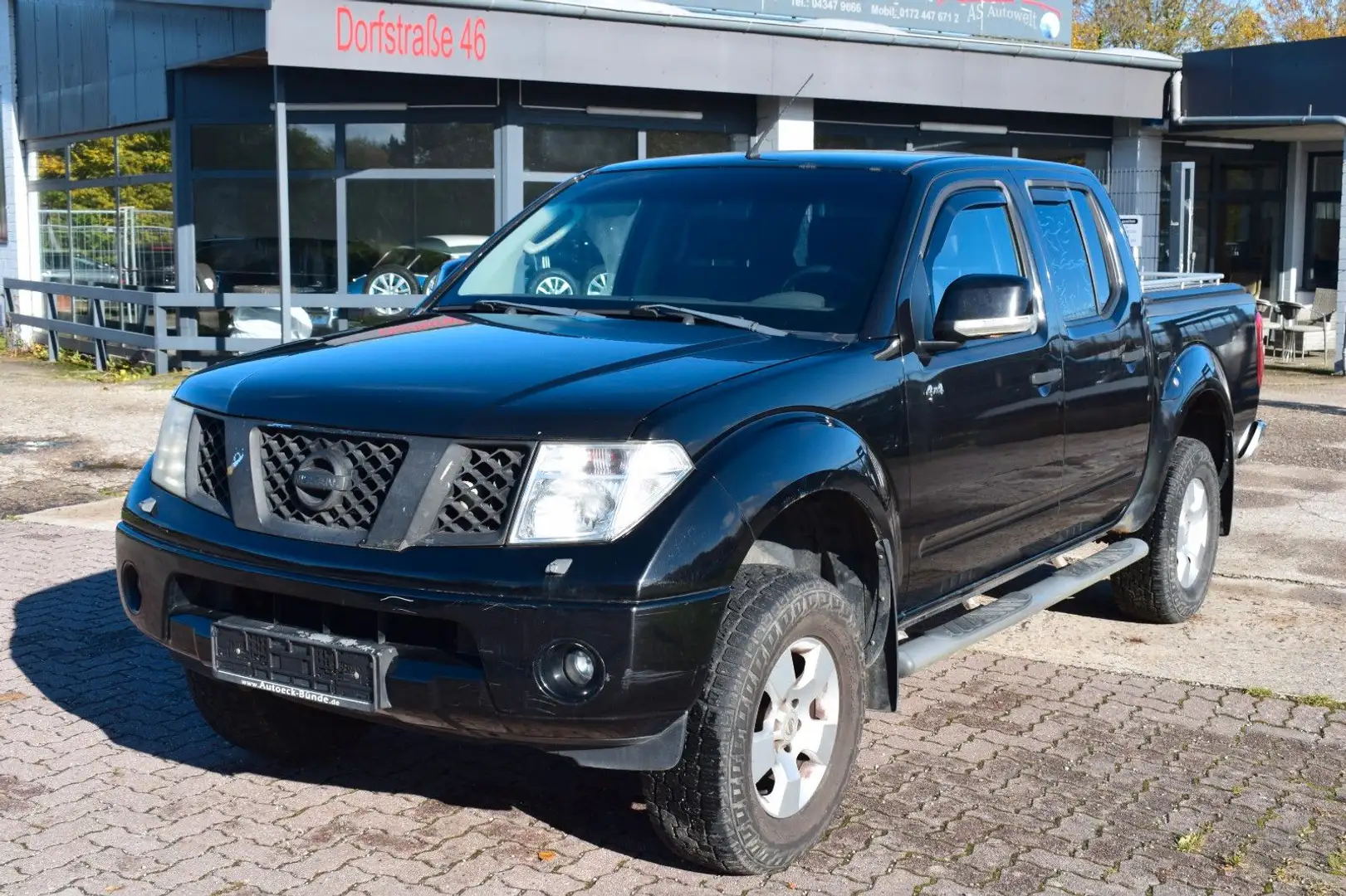 Nissan Navara Pickup Double Cab XE 4X4 AUTOMATIK Schwarz - 2