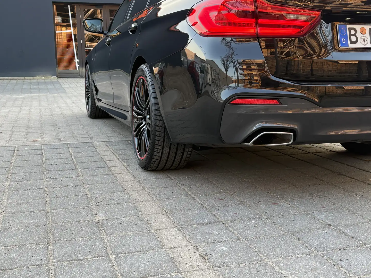 BMW 525 Triple Black M-Paket Schwarz - 2