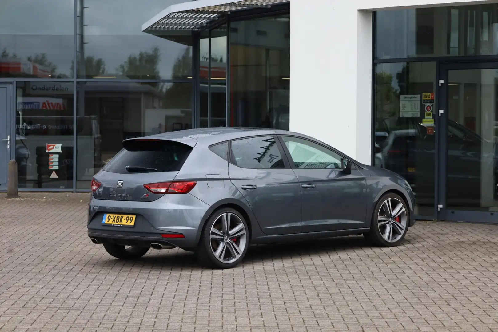 SEAT Leon 2.0 TSI Cupra 280 280PK / 206kW, NL geleverd en de Grijs - 2