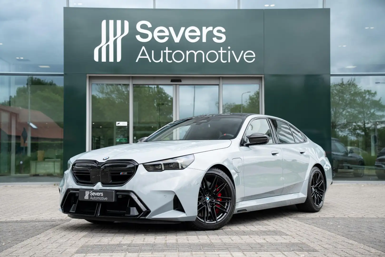 BMW M5 5 Serie | M Carbon Exterieur pakket | Driving Assi Grijs - 1