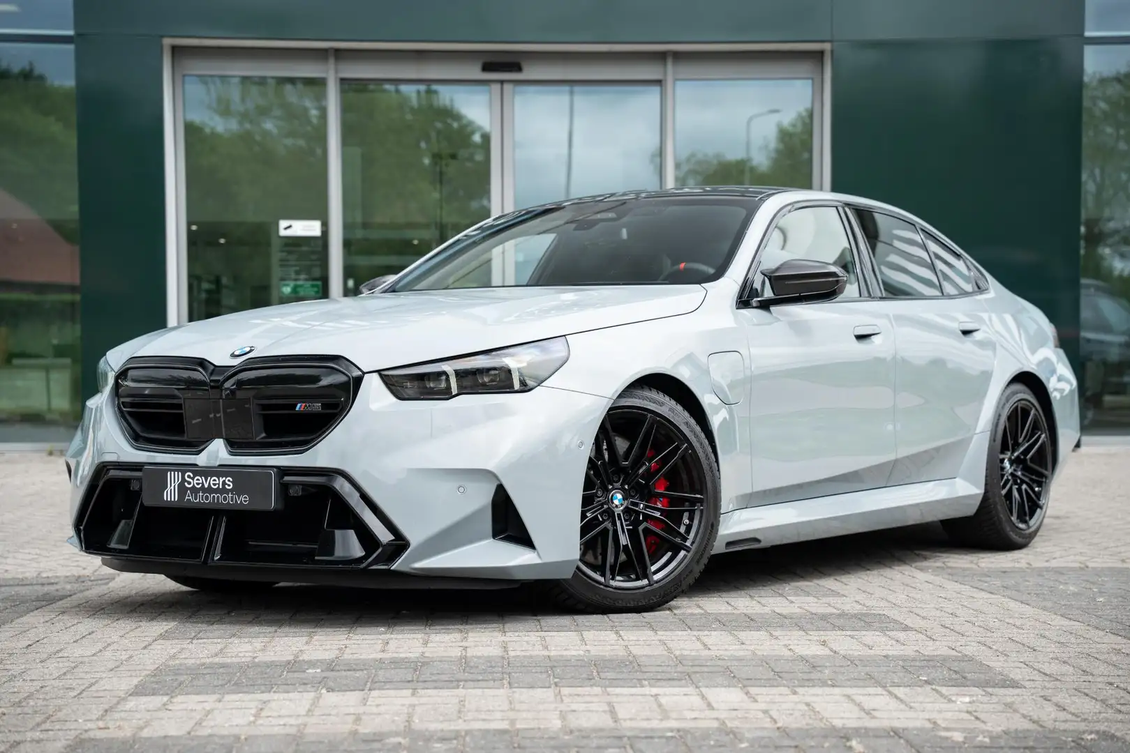 BMW M5 5 Serie | M Carbon Exterieur pakket | Driving Assi Grijs - 2
