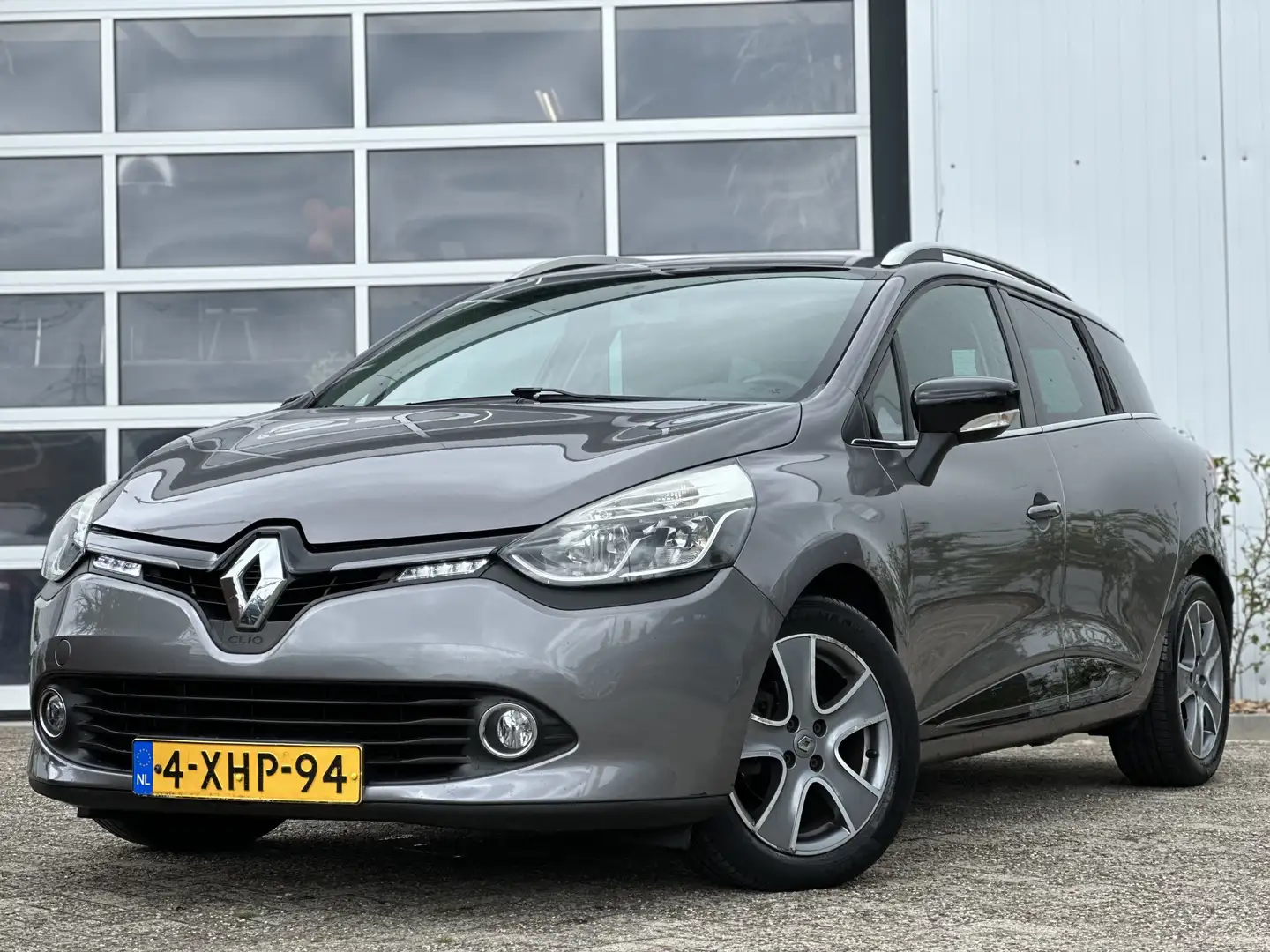 Renault Clio Estate 0.9 TCe Night&Day 90pk | Airco | Bluetooth Grau - 1