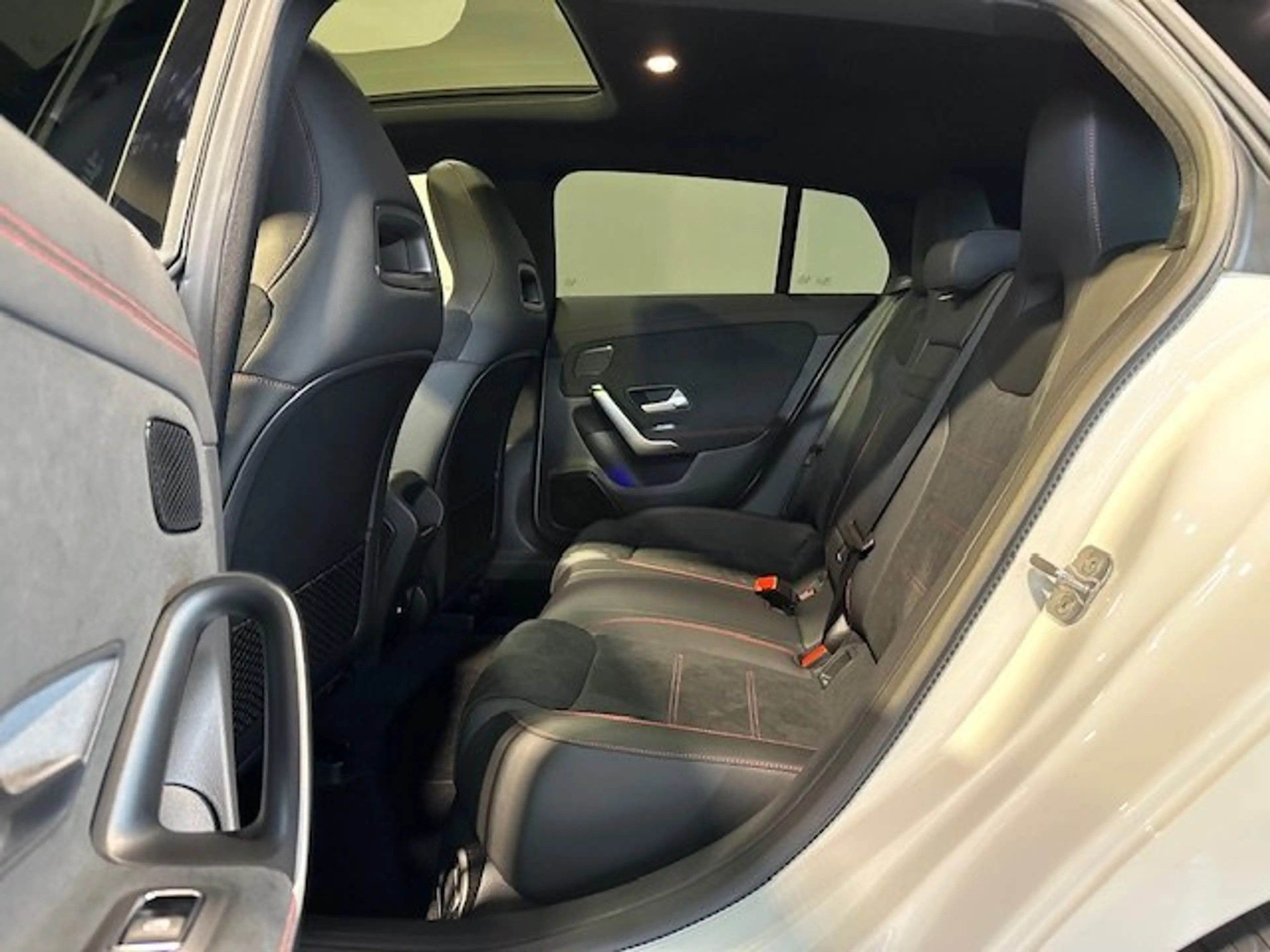 Mercedes-Benz CLA 180 SB AMG Night Edition Pano/StdHG/Dist/Tot — photo 9