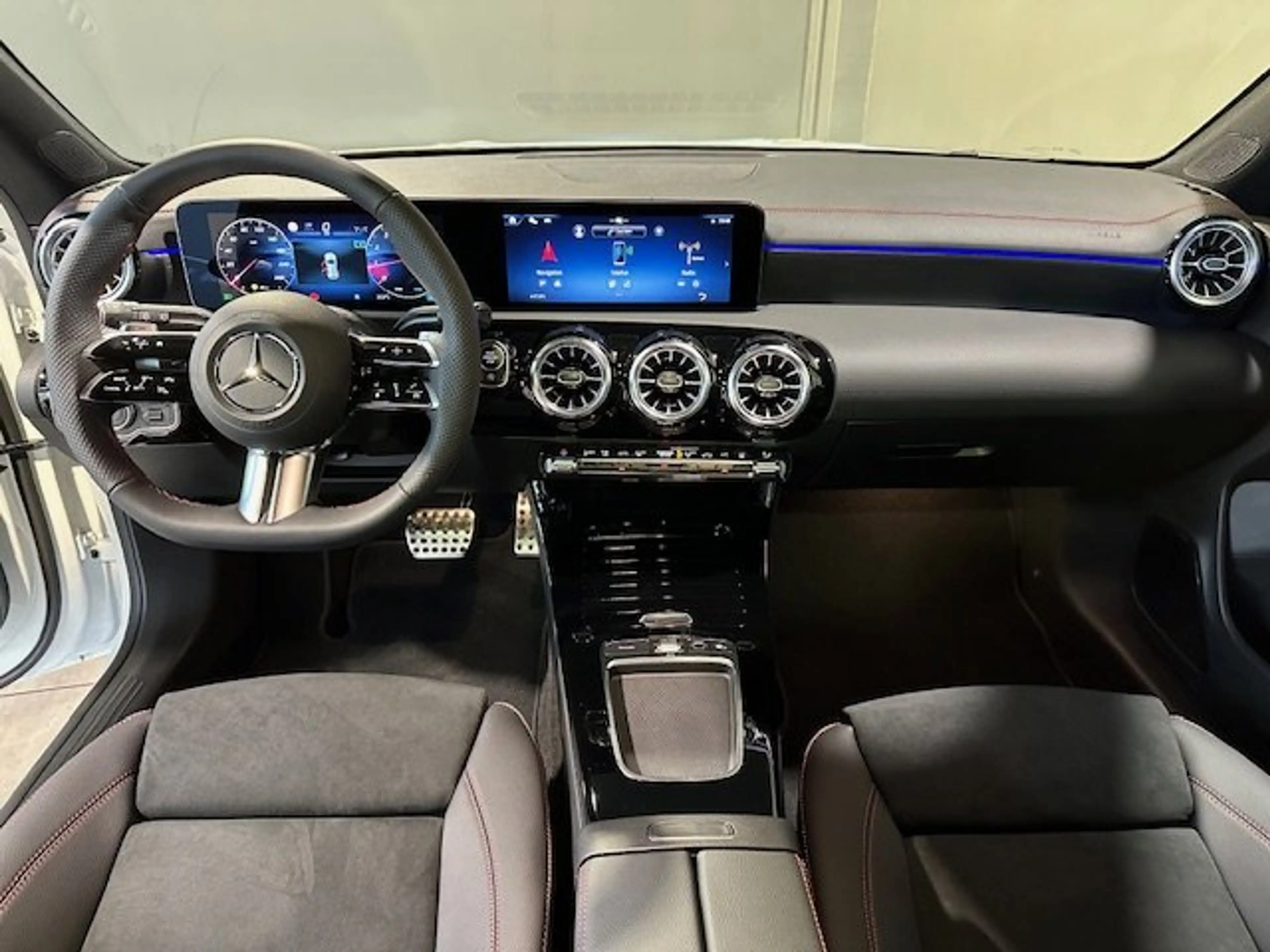 Mercedes-Benz CLA 180 SB AMG Night Edition Pano/StdHG/Dist/Tot — photo 5
