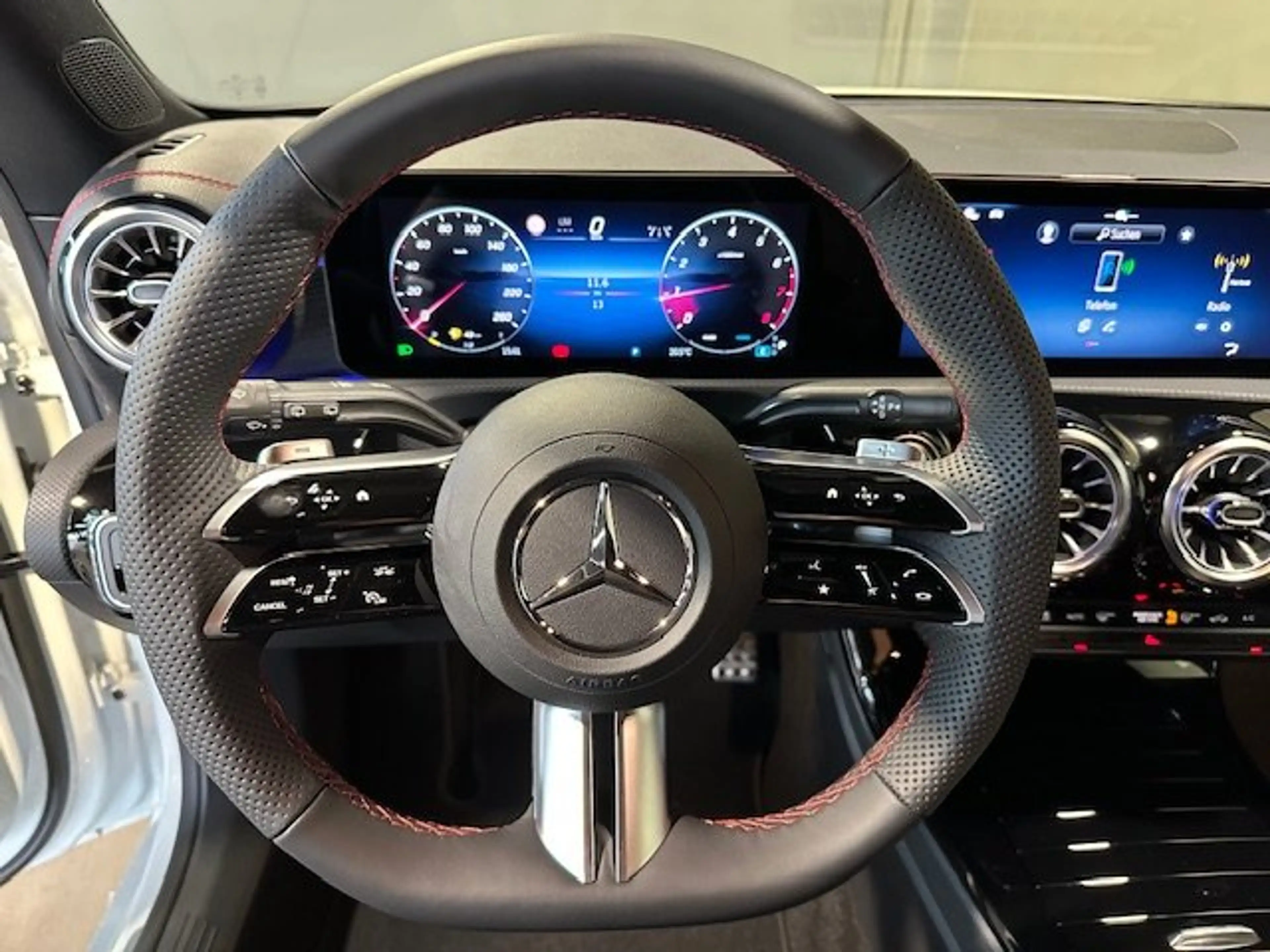 Mercedes-Benz CLA 180 SB AMG Night Edition Pano/StdHG/Dist/Tot — photo 6