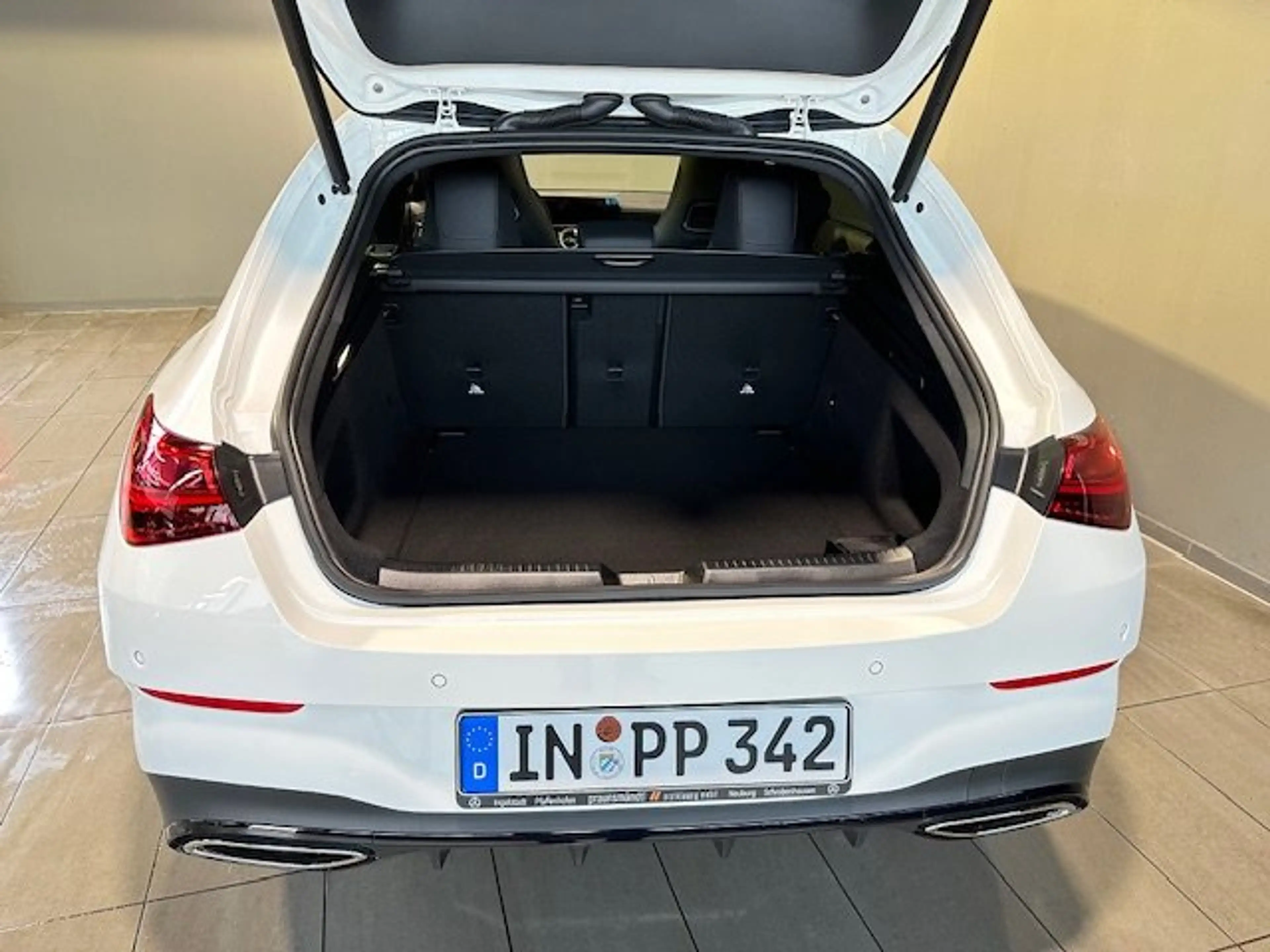 Mercedes-Benz CLA 180 SB AMG Night Edition Pano/StdHG/Dist/Tot — photo 3