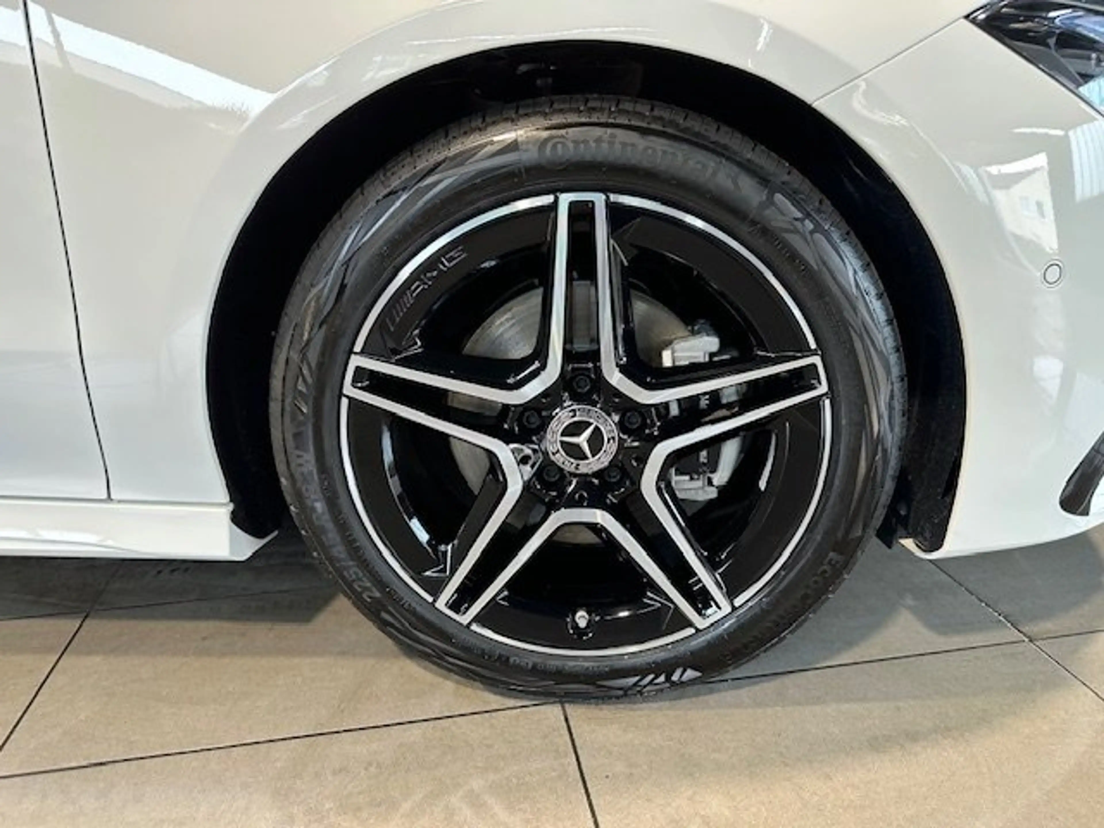 Mercedes-Benz CLA 180 SB AMG Night Edition Pano/StdHG/Dist/Tot — photo 4