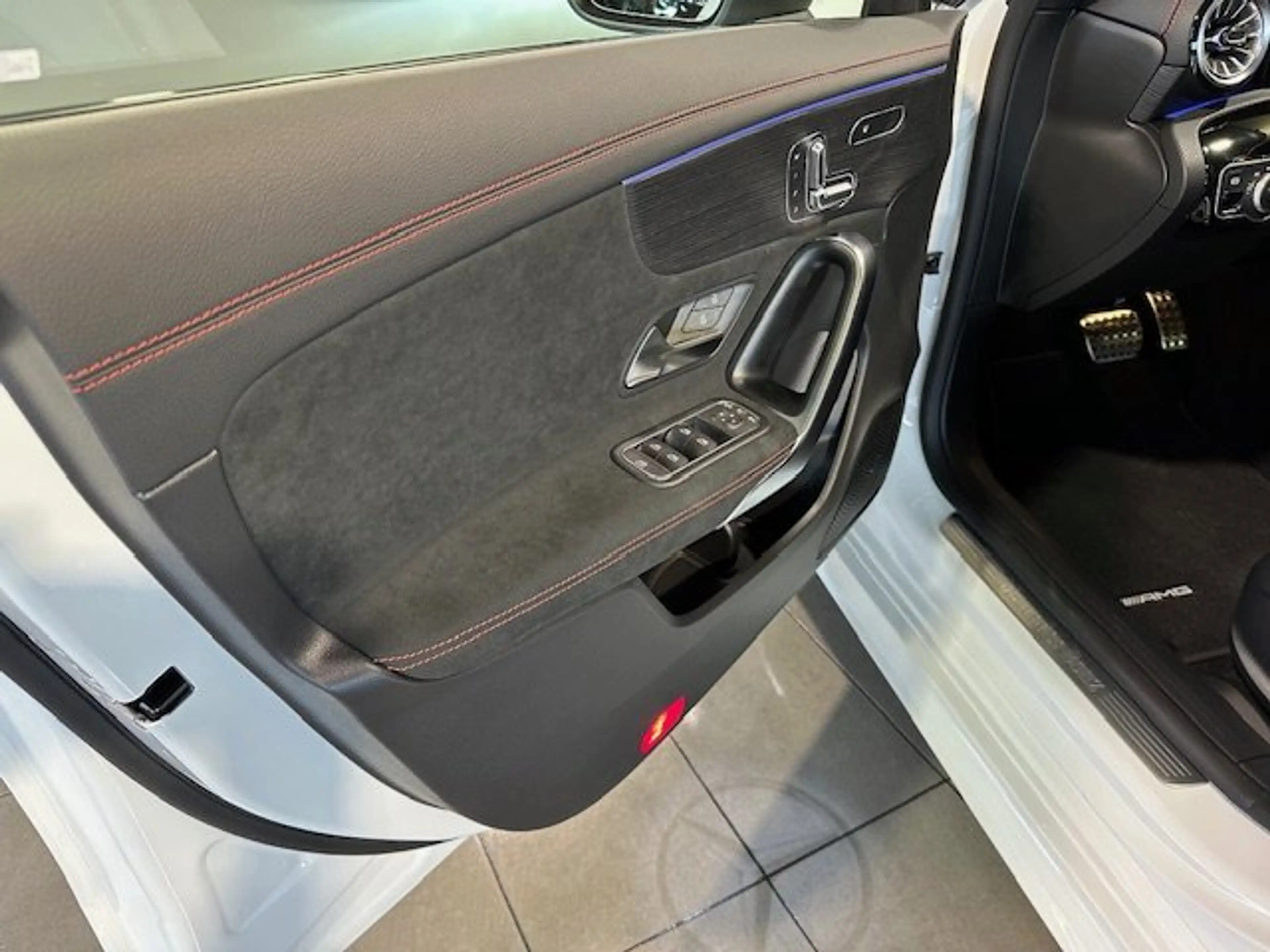 Mercedes-Benz CLA 180 SB AMG Night Edition Pano/StdHG/Dist/Tot — photo 13