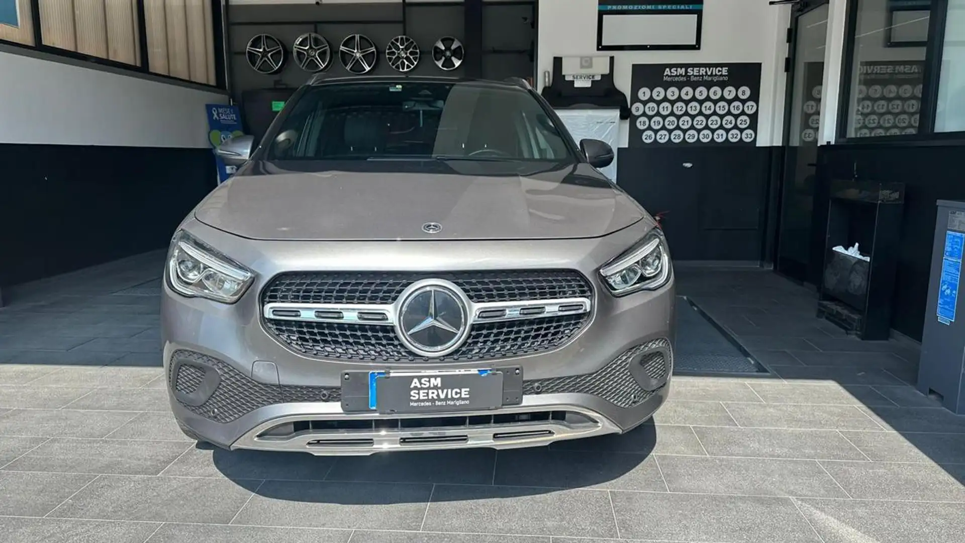 Mercedes-Benz GLA 200 d Automatic Sport Gris - 2