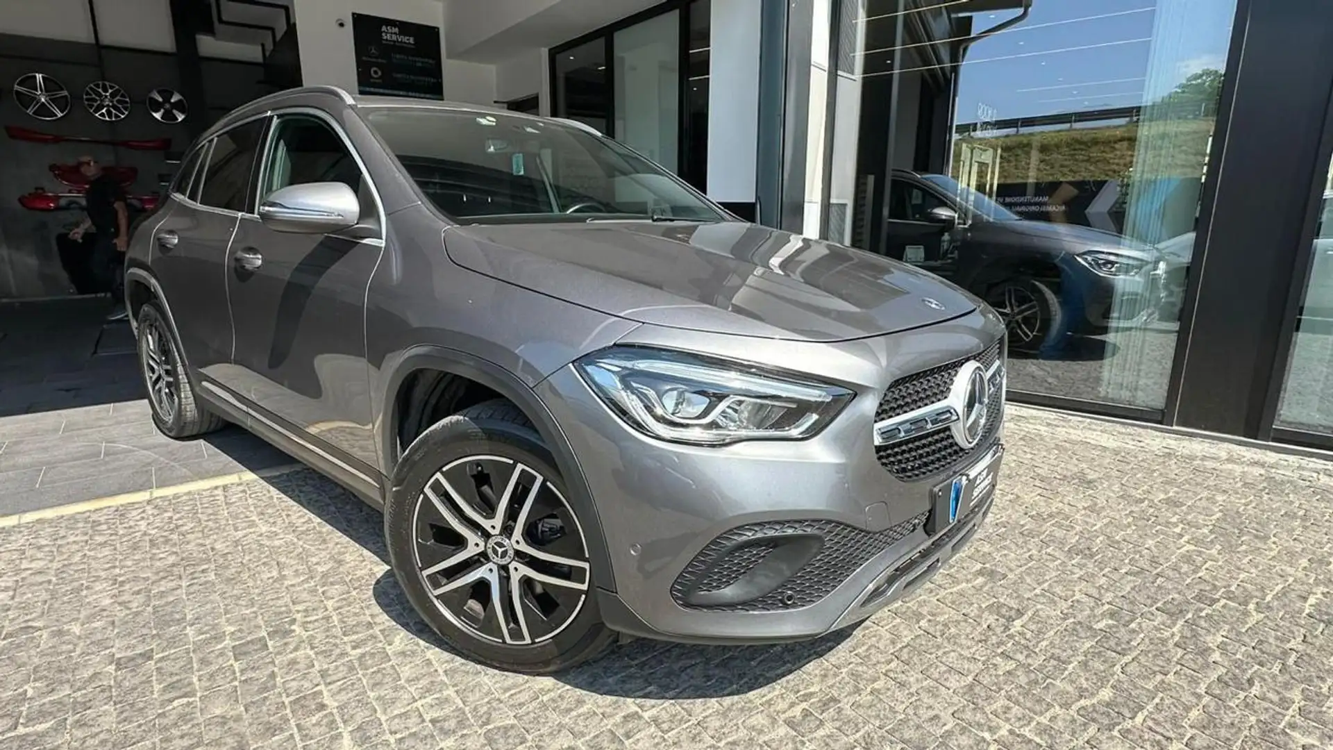 Mercedes-Benz GLA 200 d Automatic Sport Gris - 1