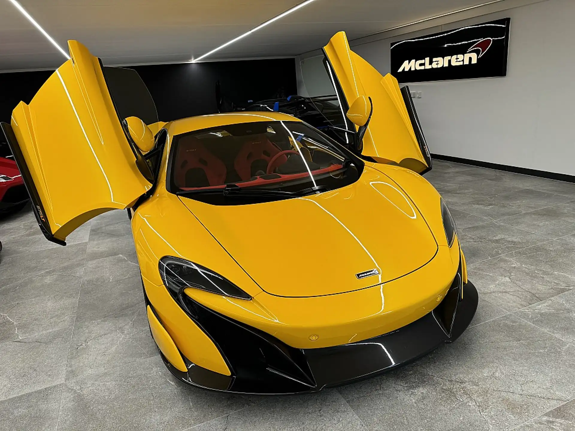 맥라렌 675LT 2016 노랑 사진 5