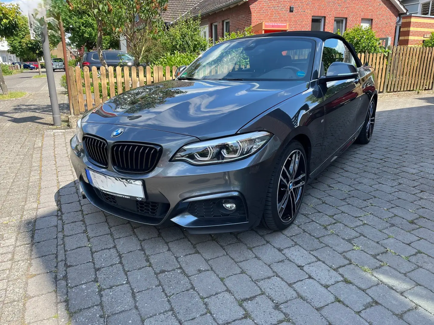 BMW 220 2er BMW Cabrio 220d  M Sport Grau - 1