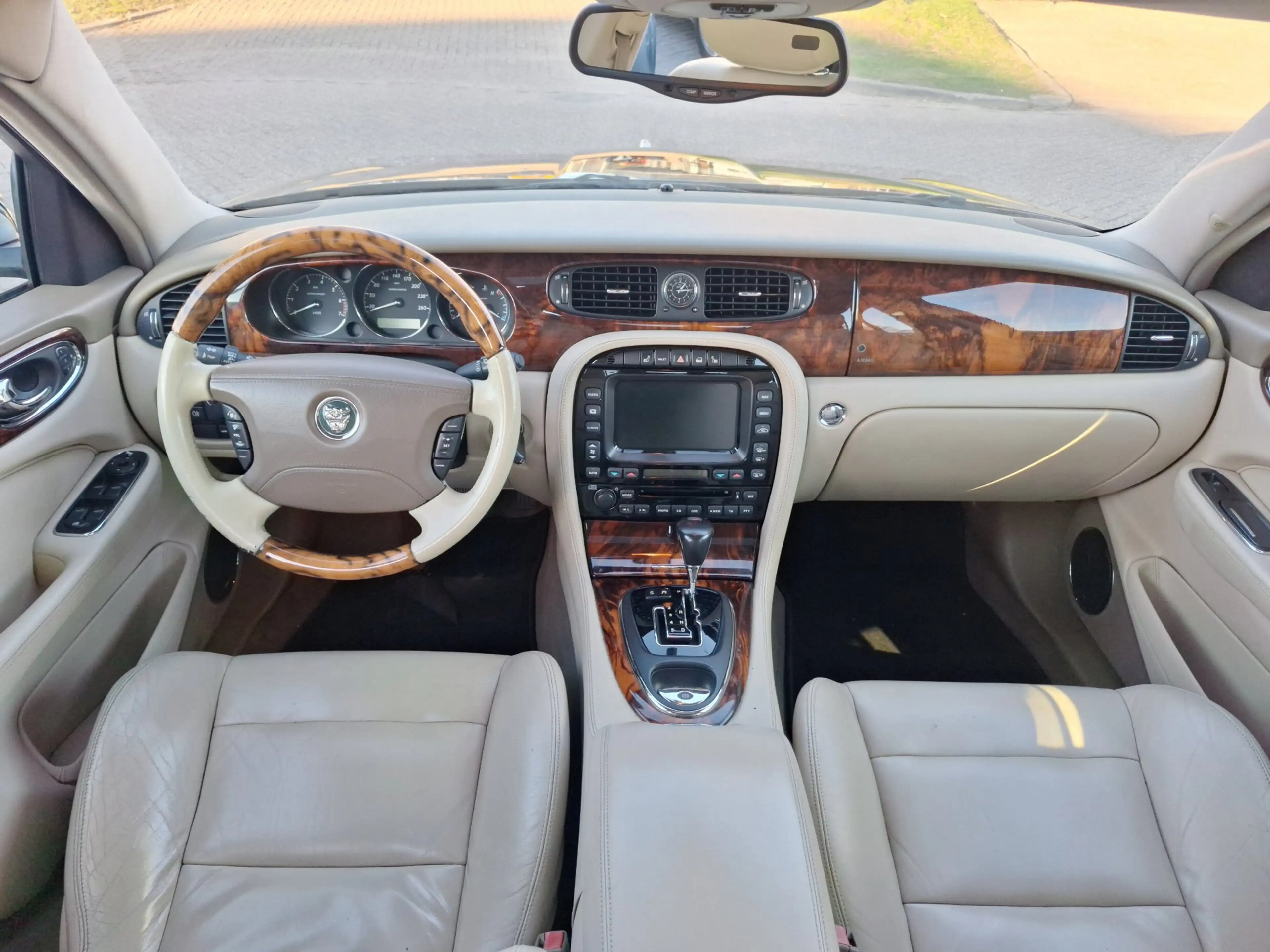 Jaguar XJ 4.2 V8 Super / Uitzonderlijk nette auto / Nieuwe A — photo 9