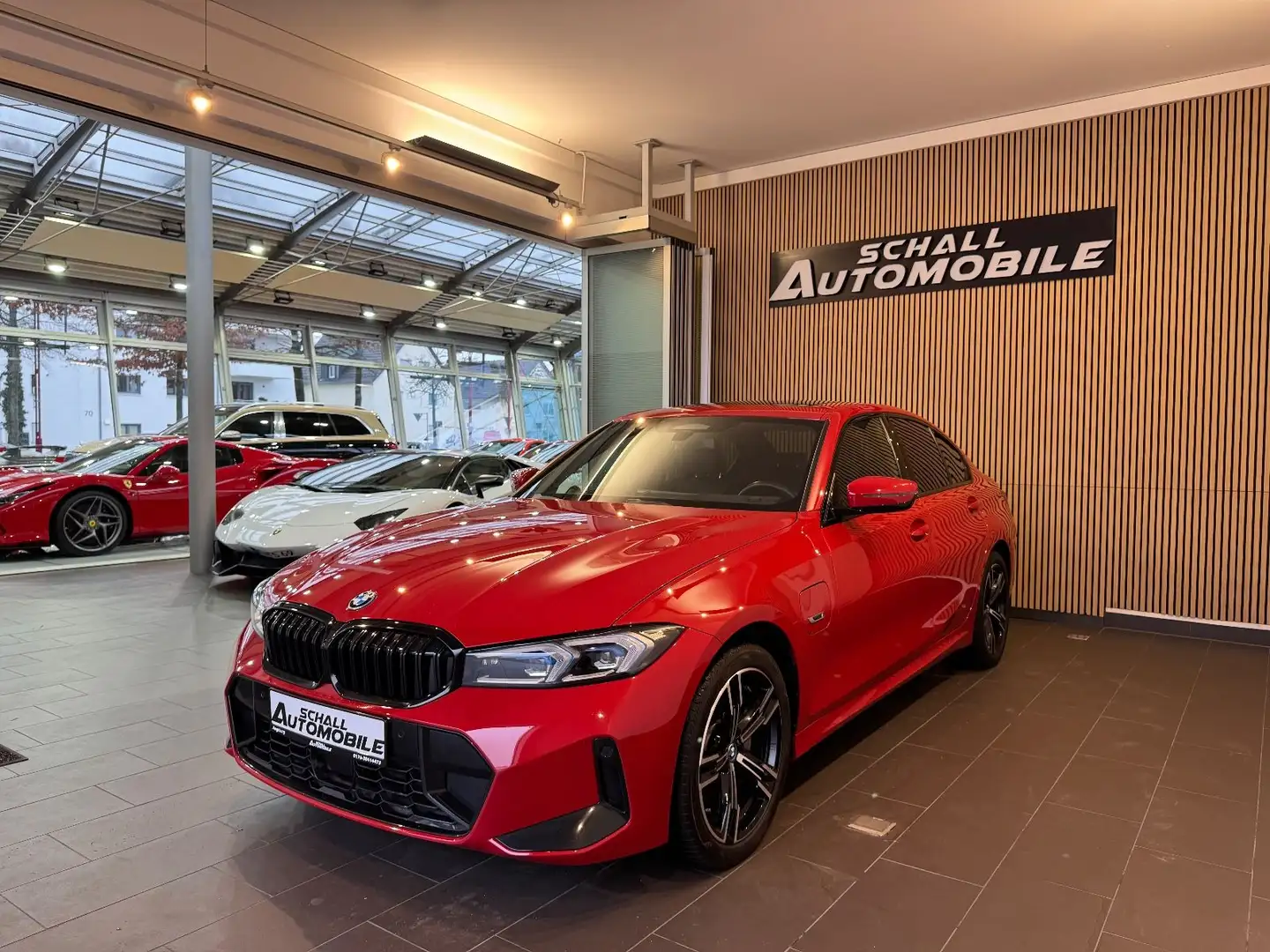 BMW 330 e M-SPORT/PANO/HEADUP/DRIVING+/CARBON/AHK Rot - 1