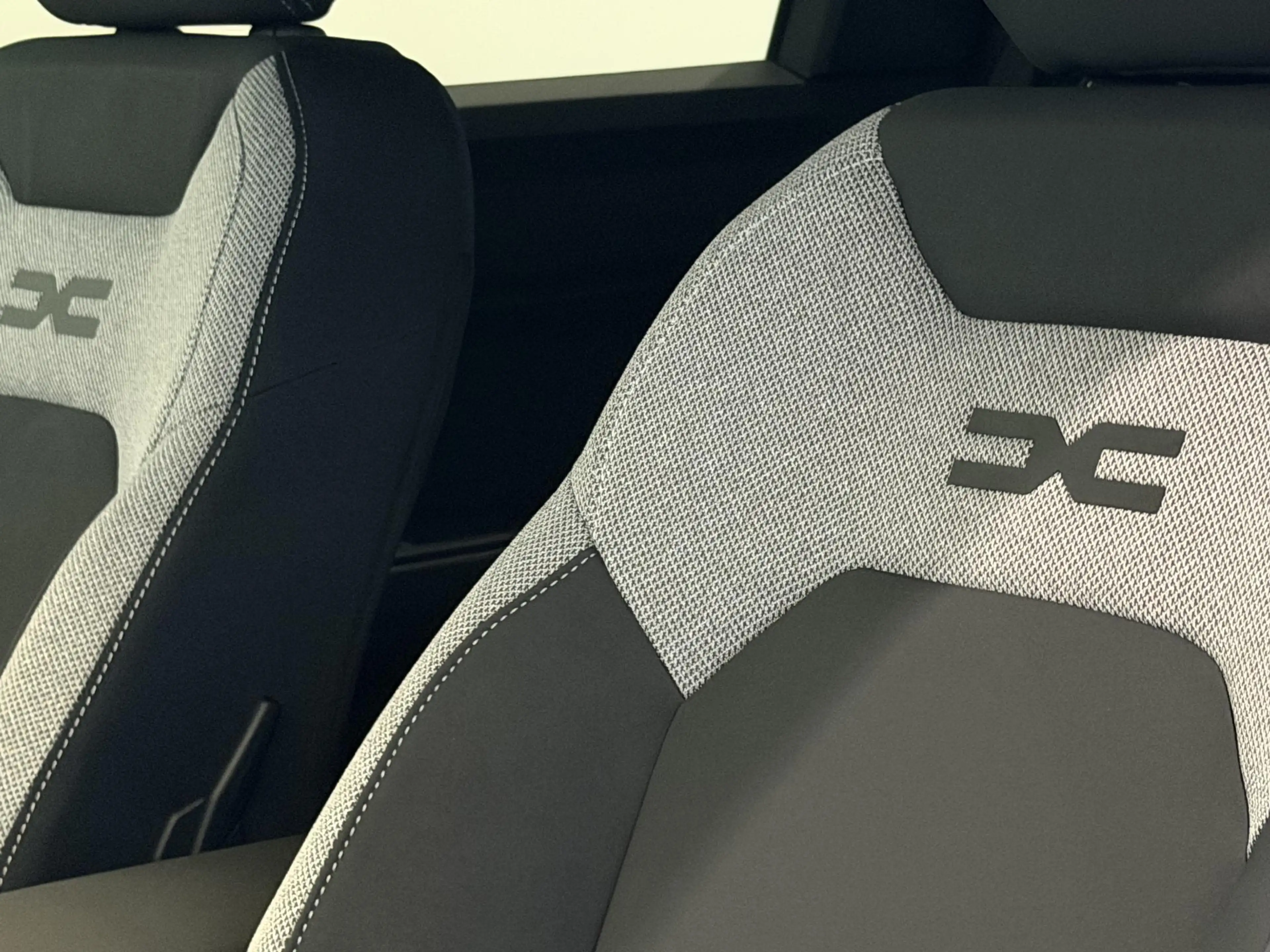 Dacia Bigster 1.8 Hybrid 155 Journey | DEMO | Pack Assist | Pack — photo 26