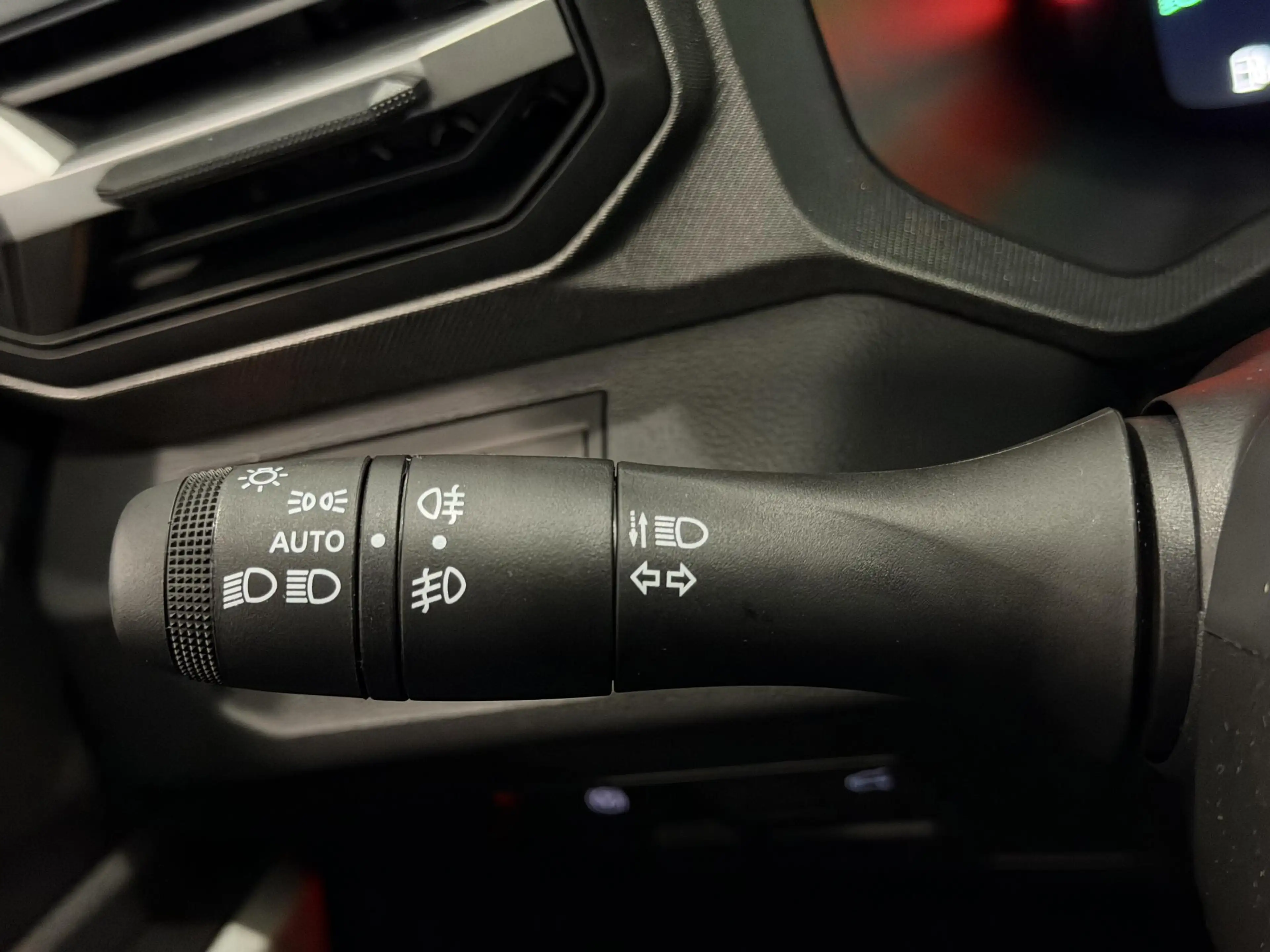 Dacia Bigster 1.8 Hybrid 155 Journey | DEMO | Pack Assist | Pack — photo 32