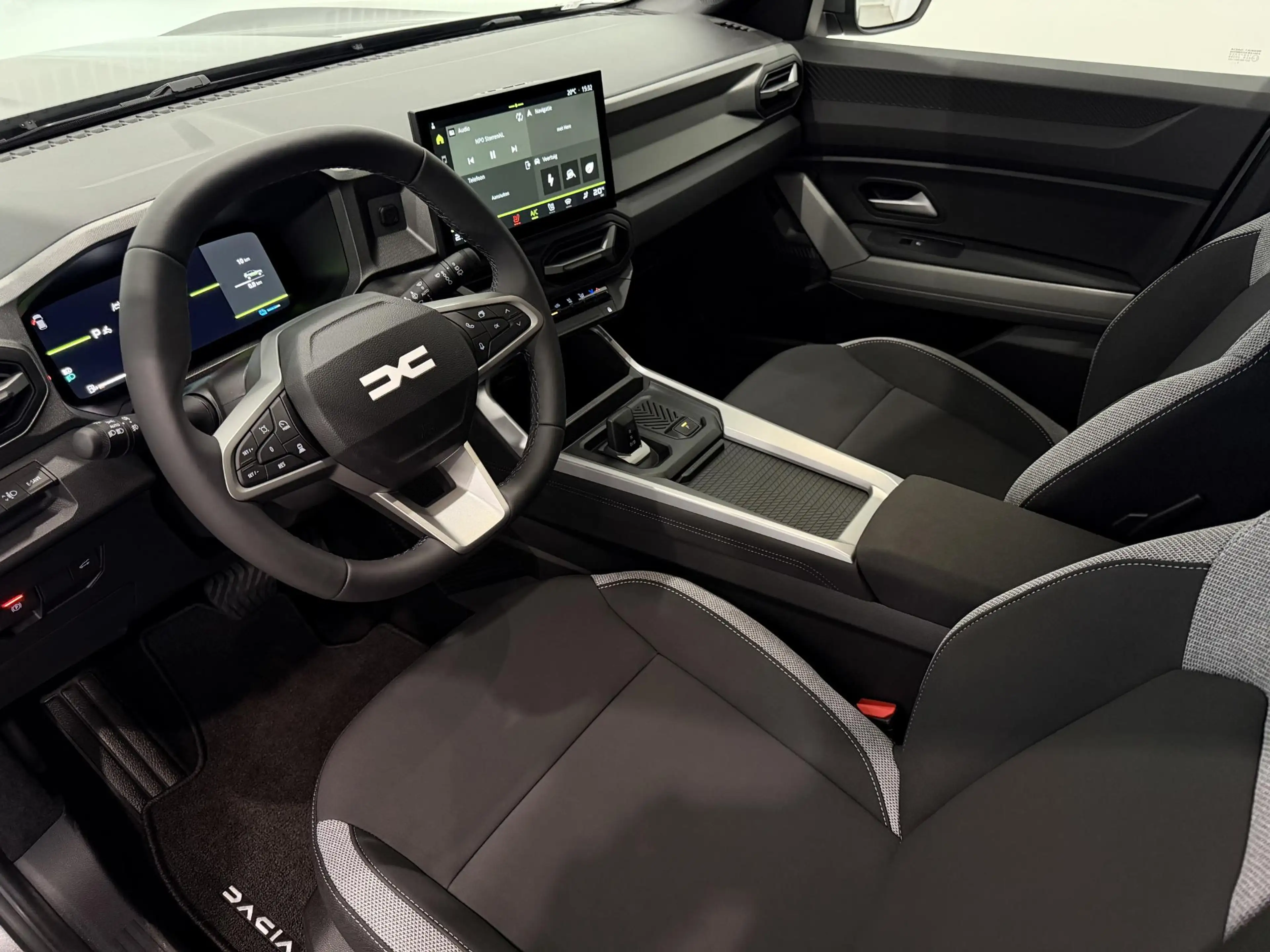 Dacia Bigster 1.8 Hybrid 155 Journey | DEMO | Pack Assist | Pack — photo 23