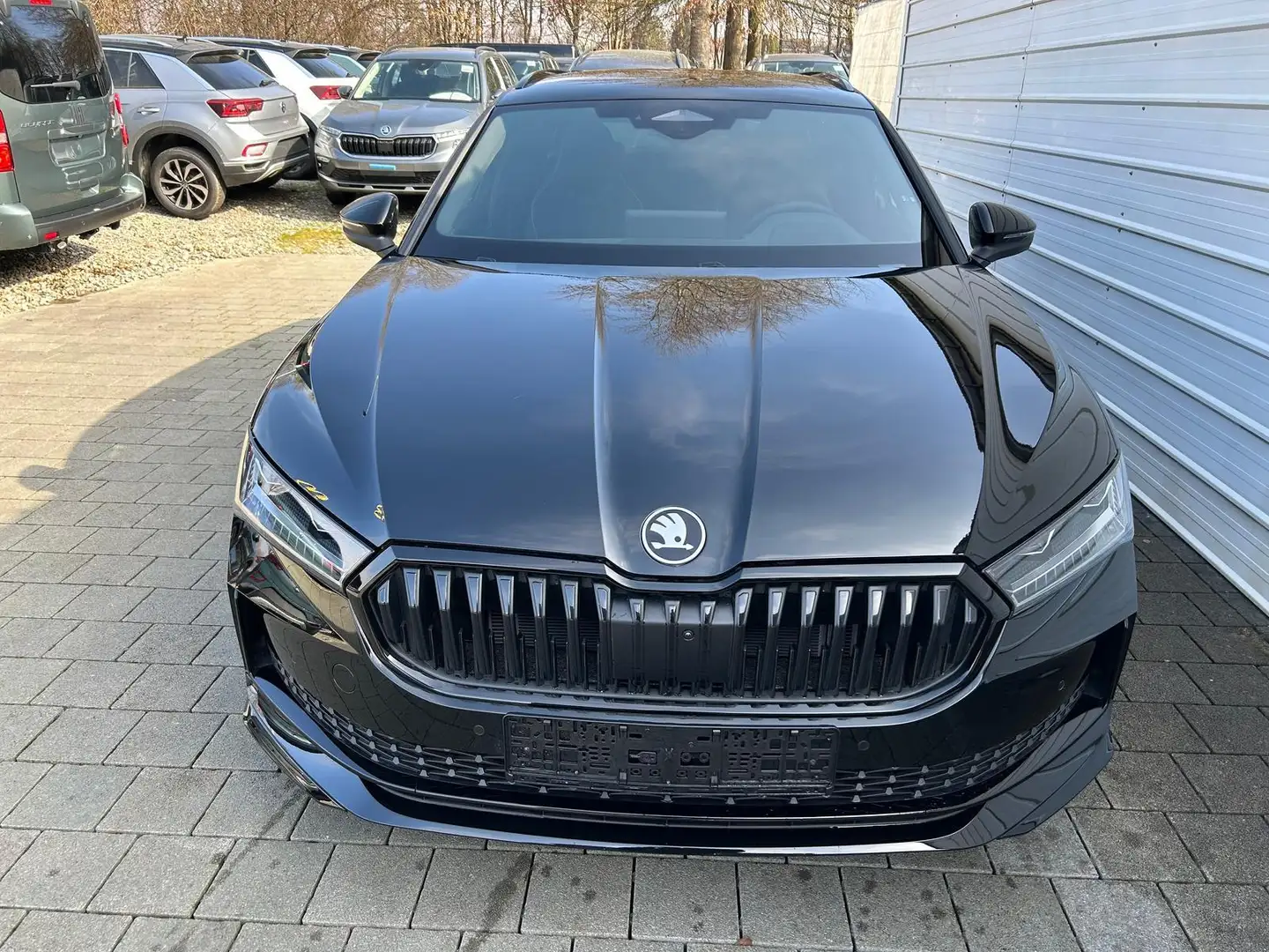 Skoda Superb Combi Sportline Kombi 2.0 TSI DSG 4x4 *HUD*AHK*... Schwarz - 1