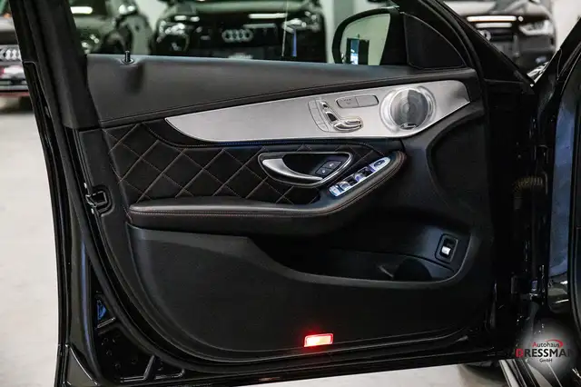 Mercedes-Benz C-Class view 9