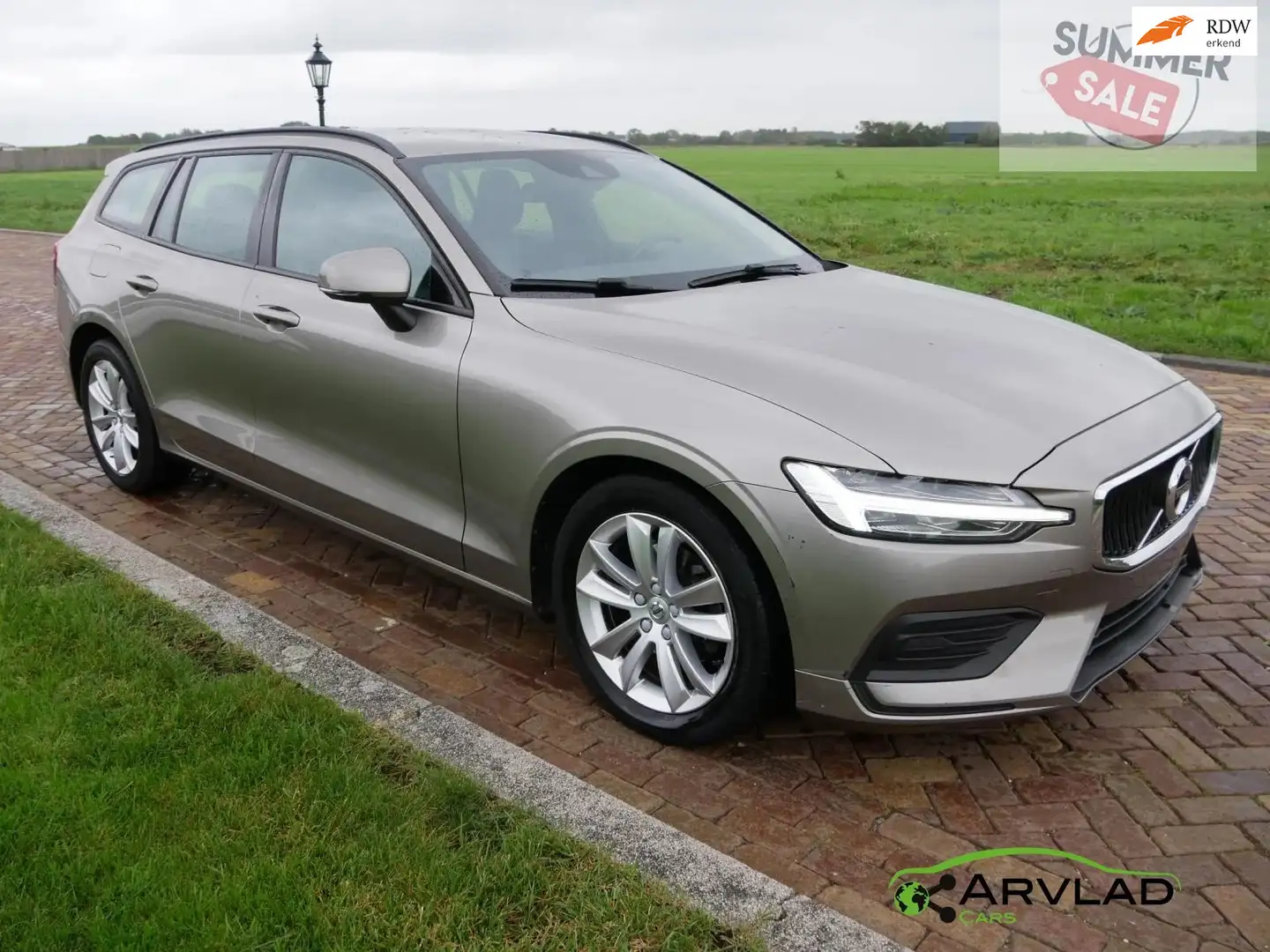 Volvo V60 ***9999**AUT**2018 2.0 D3 AUT MOMENTUM 2018 Grau - 1