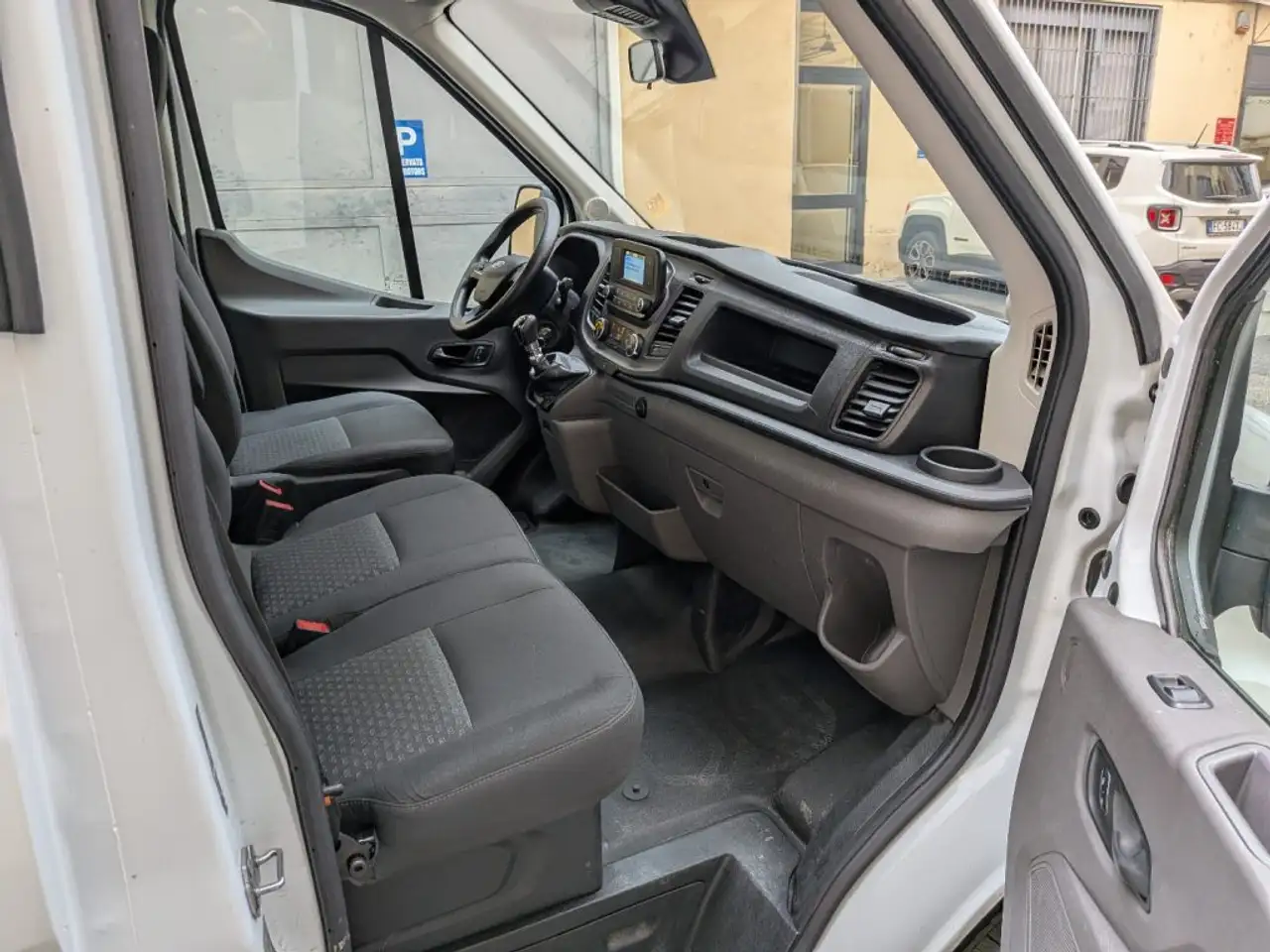 Iveco Daily 2022 — фото 11
