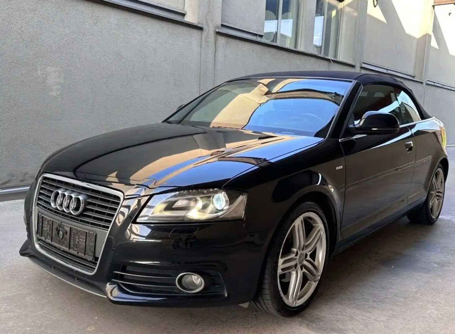 Audi A3 2.0TDI 140PS Cabrio 3x S-line Xenon Tempomat PDC Schwarz - 1