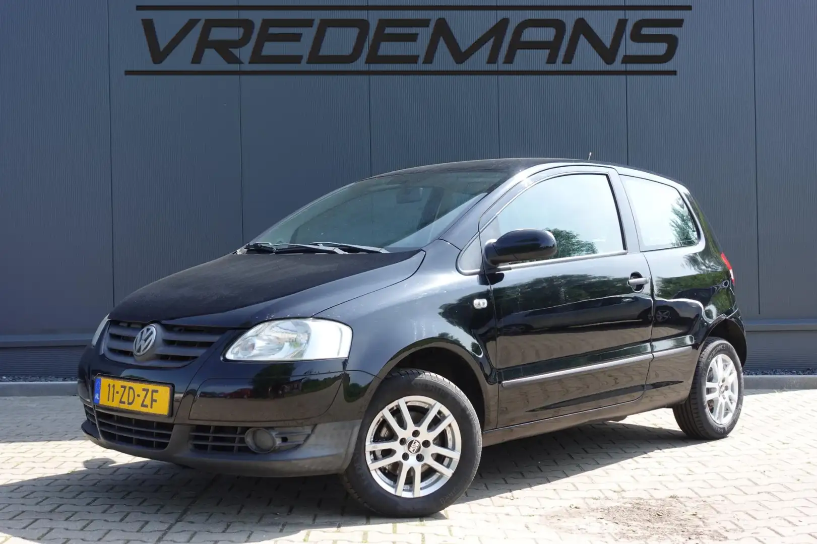 Volkswagen Fox 1.2 Trendline Zwart - 1