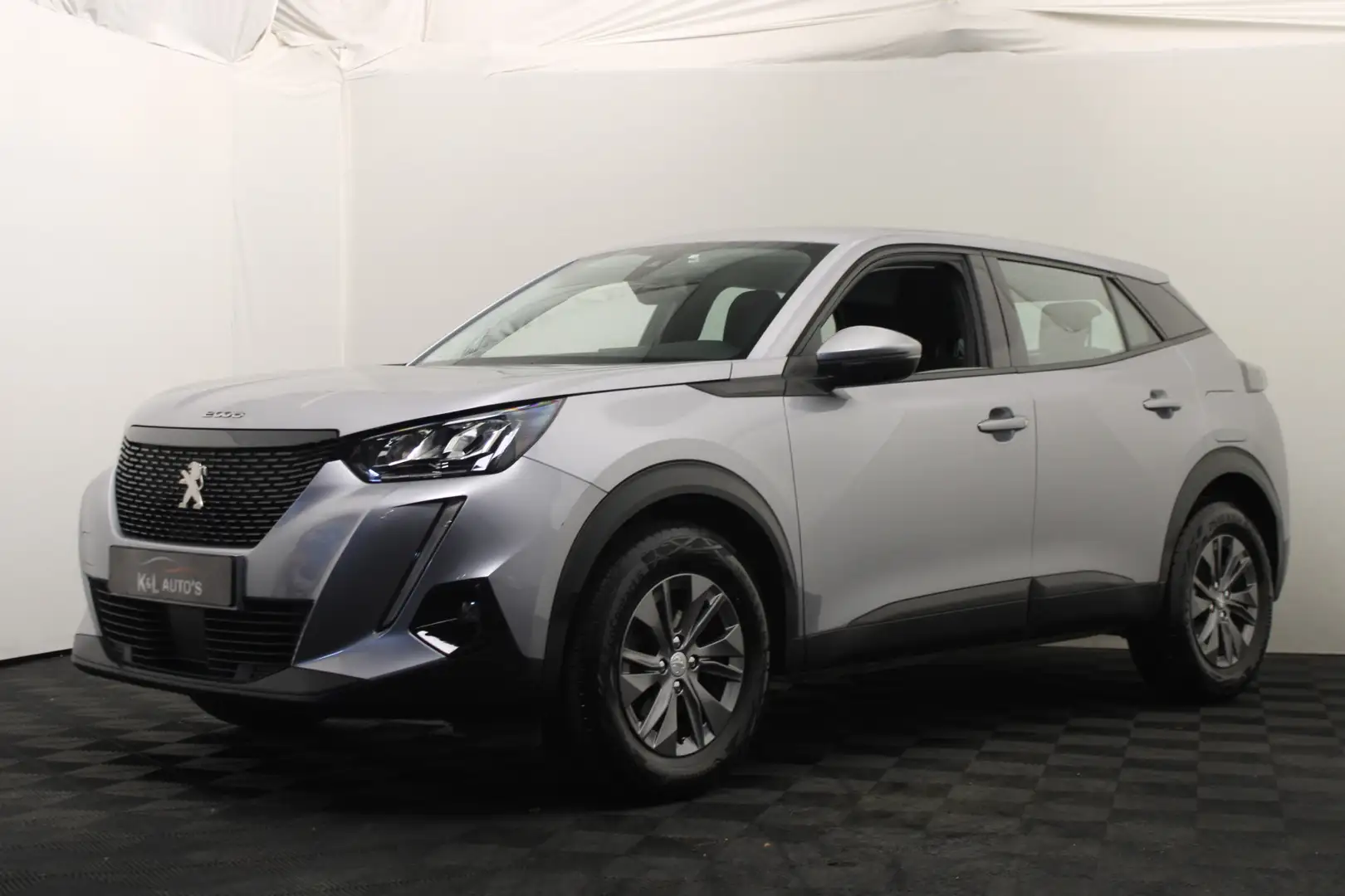 Peugeot 2008 1.2 PureTech Active |Navi| Grau - 1