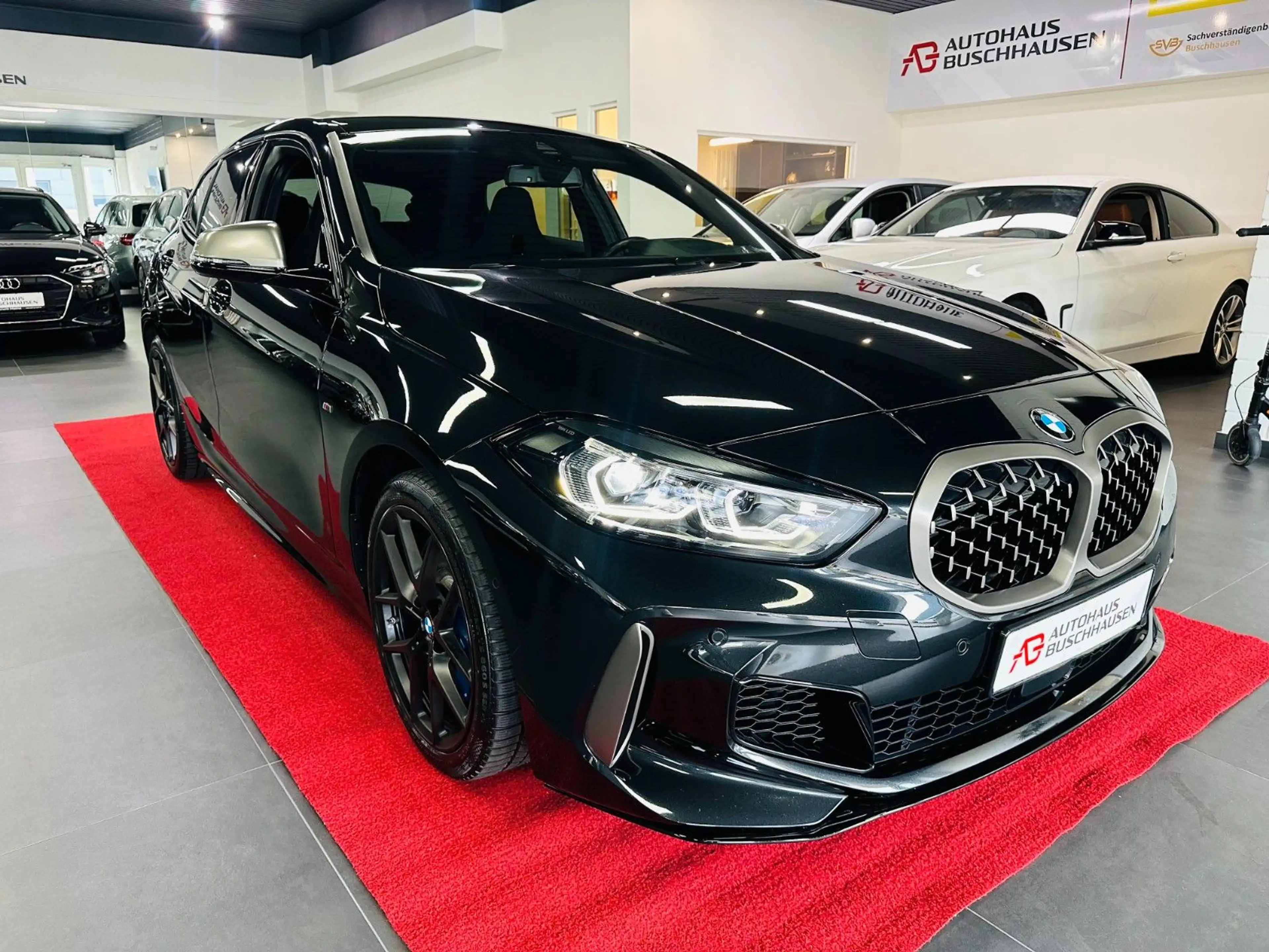 BMW 135 i xDrive Lim. Aut/LED/HUP/InnoPak/Sportsitze