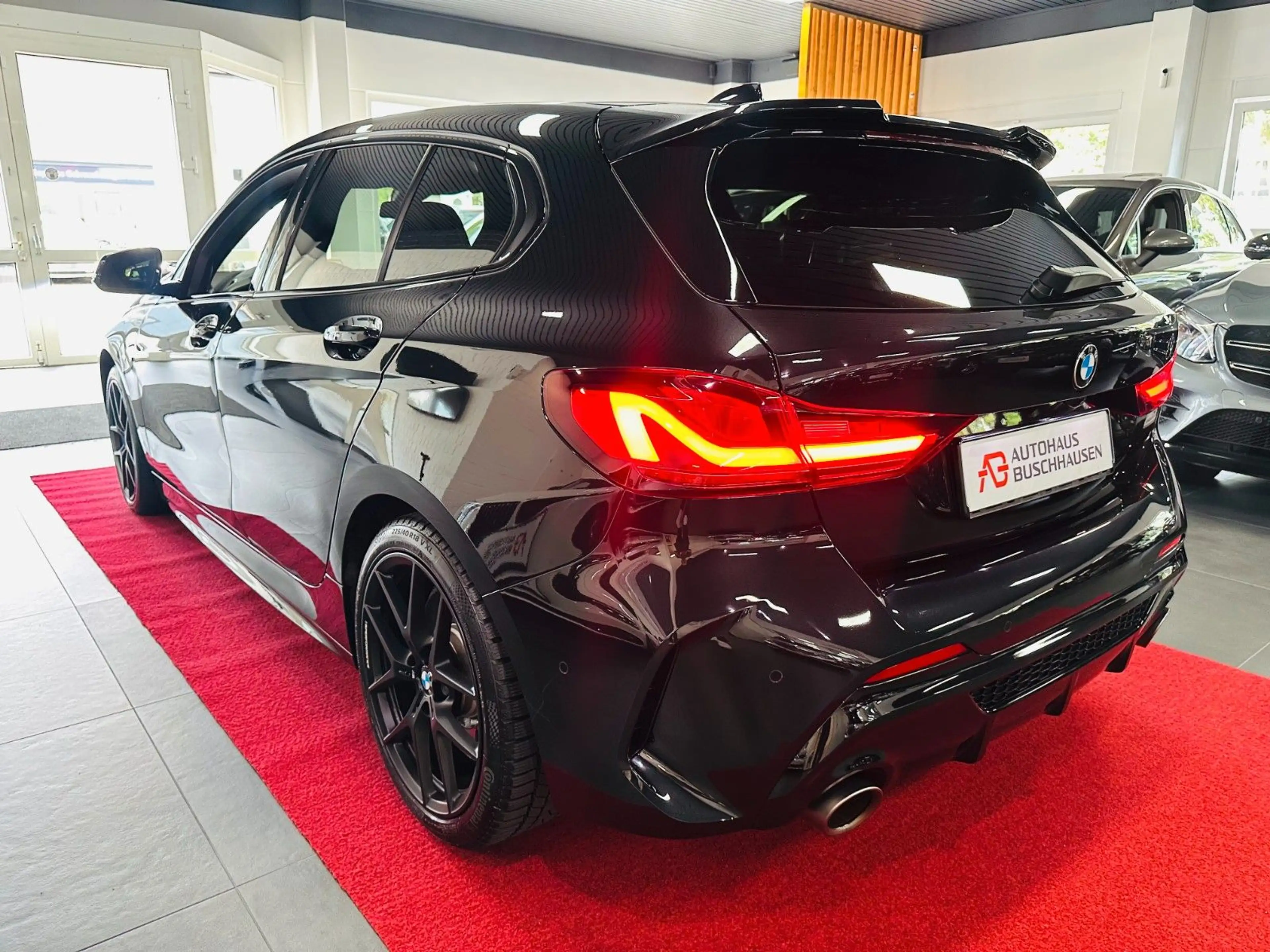 BMW 135 i xDrive Lim. Aut/LED/HUP/InnoPak/Sportsitze — photo 3
