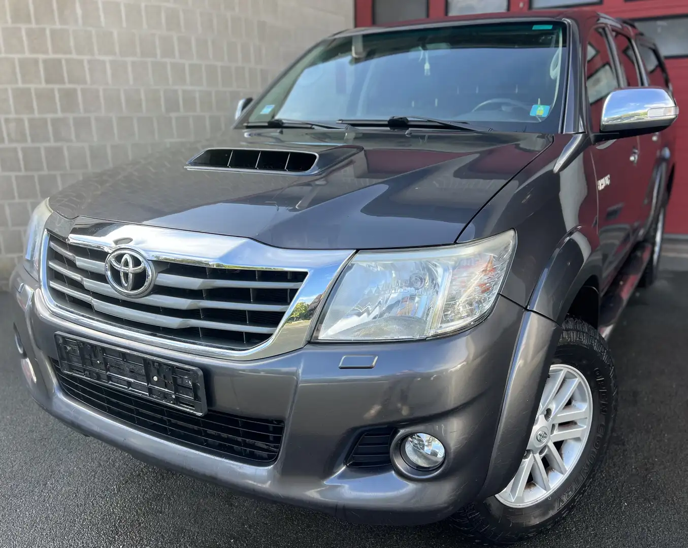 Toyota Hilux 3.0 D-4D 4WD STX AmaZonia ( 15.500 € HTVA ) Gris - 1