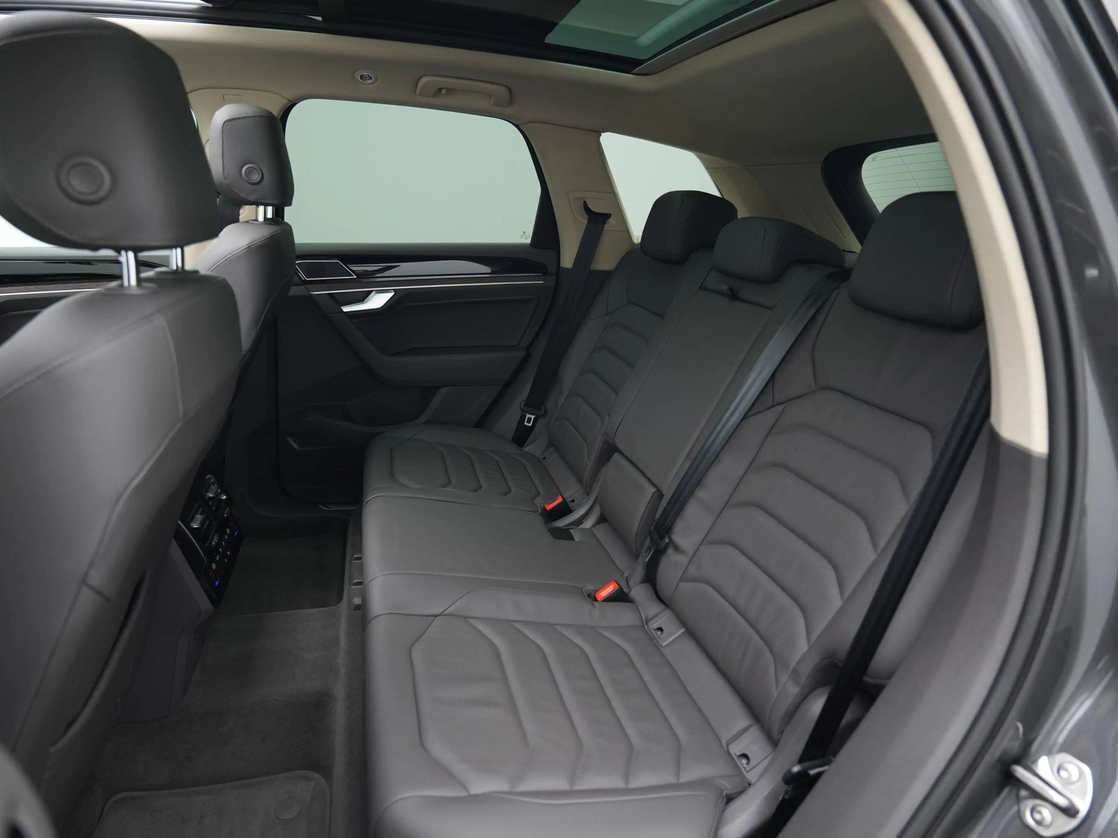 Volkswagen Touareg 3.0 TSI 381pk eHybrid 4MOTION | Panoramadak | Dyna — photo 9