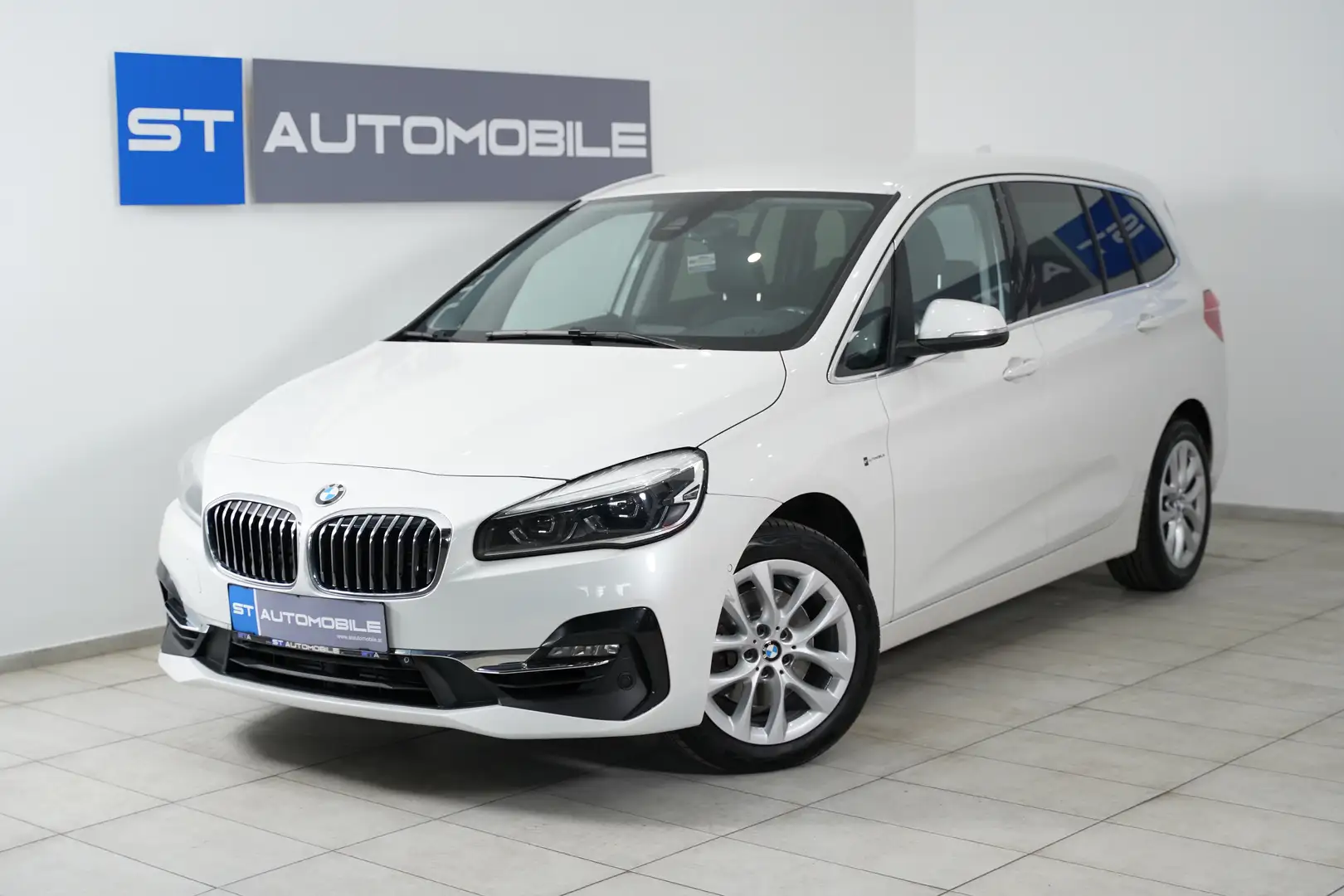 BMW 218 i Gran Tourer Aut.  // NAVI // LEDER // SHZ // Weiß - 1