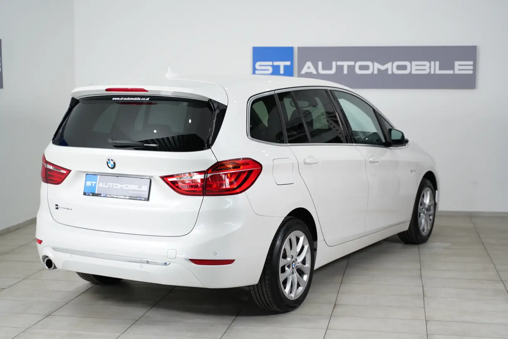 BMW 218 i Gran Tourer Aut.  // NAVI // LEDER // SHZ // Weiß - 2