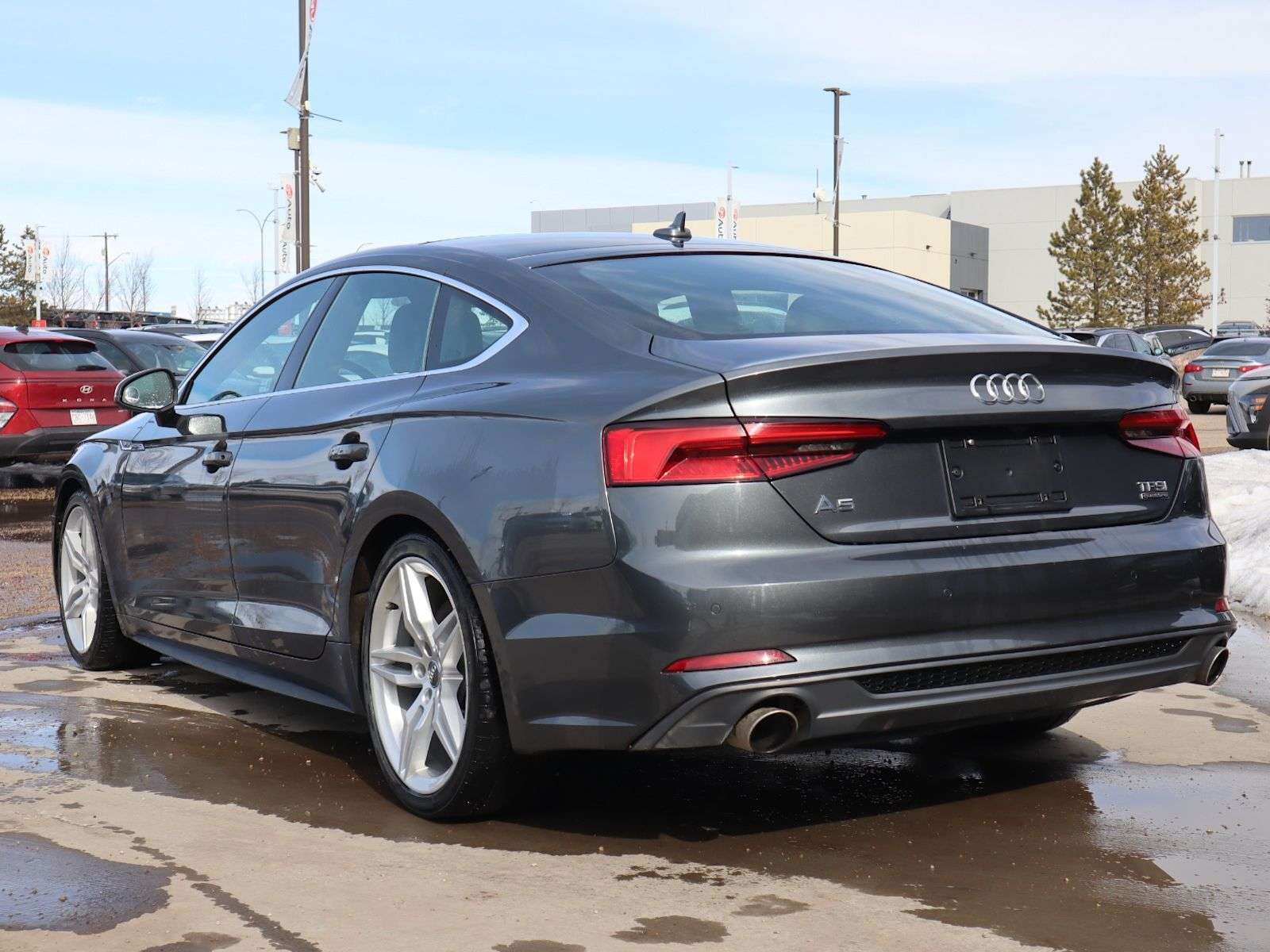2018 Audi A5 2.0/AWD/LEAHTER/SUNROOF/HEATEDSEATS/BACKUPCAMERA alt 4