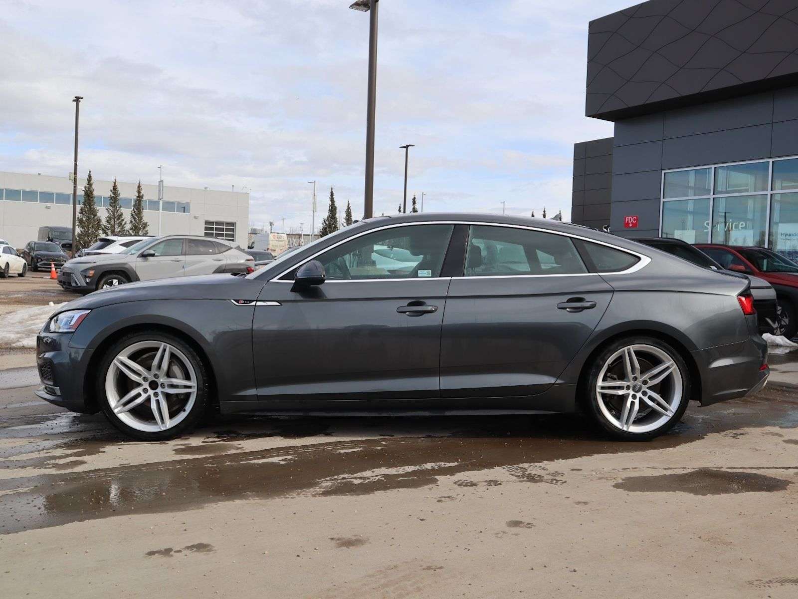 2018 Audi A5 2.0/AWD/LEAHTER/SUNROOF/HEATEDSEATS/BACKUPCAMERA alt 3
