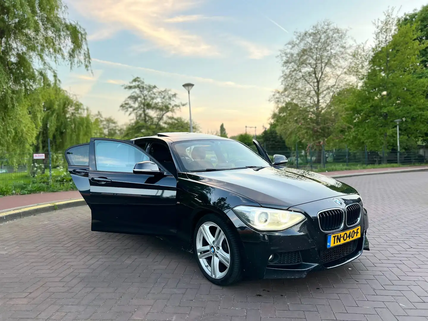 BMW 116 116 Corp. L. HE. Zwart - 1