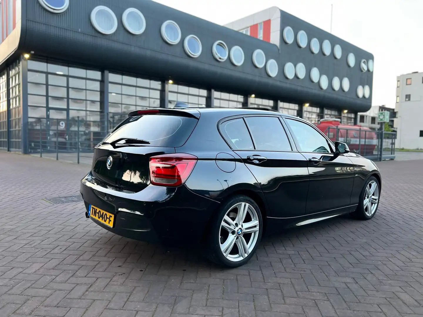BMW 116 116 Corp. L. HE. Zwart - 2