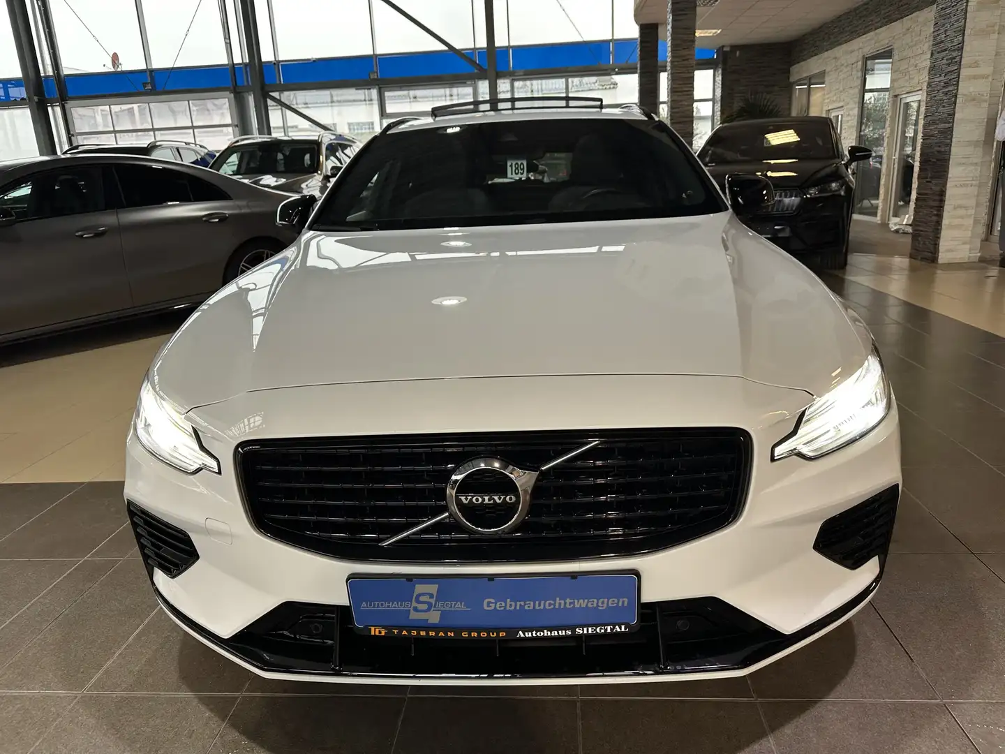 Volvo V60 AWD R Design Leder Pano. Harman Kardon LED Weiß - 2